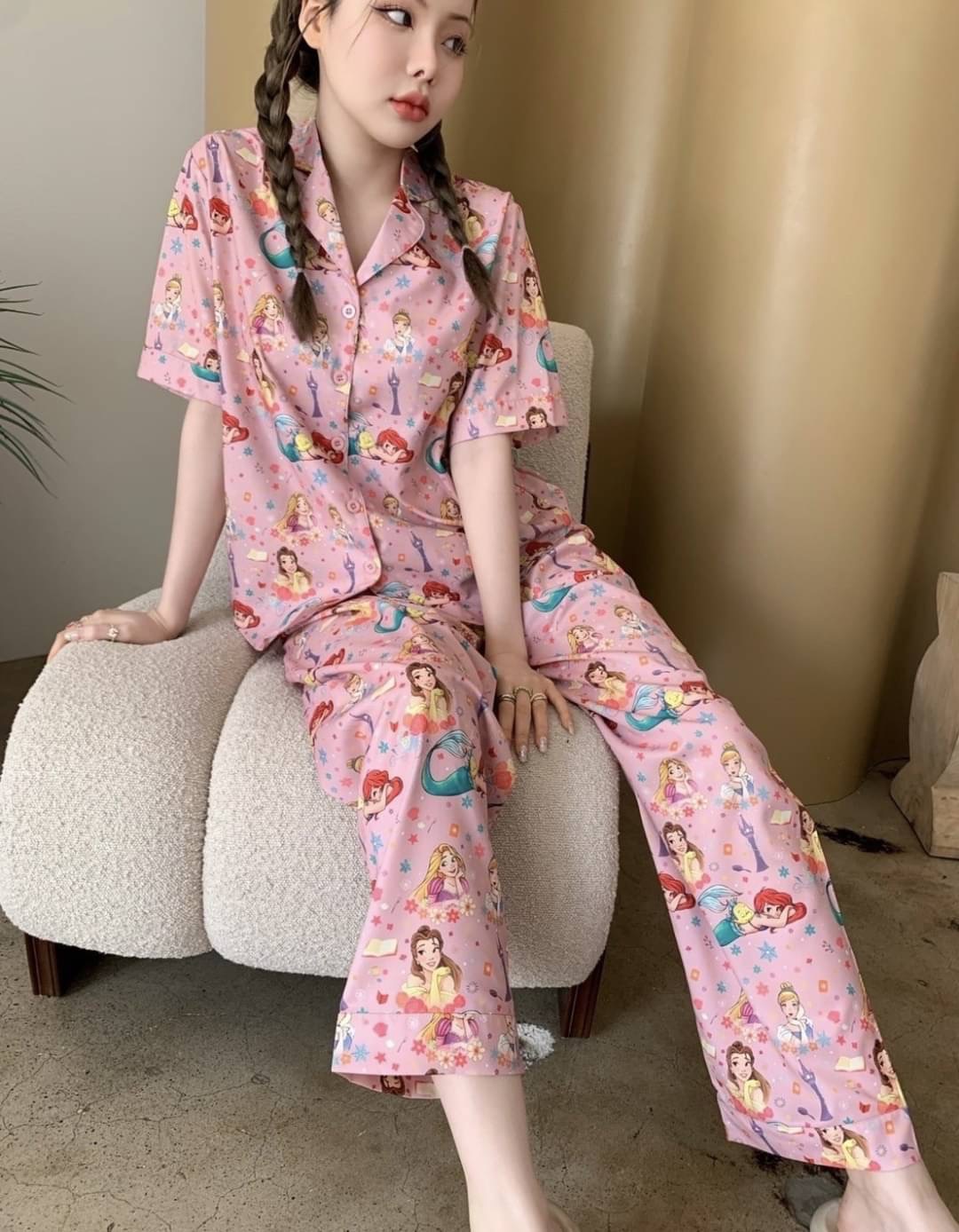 ✨✨𝑁𝑒𝑤 𝐶𝑜𝑙𝑙𝑒𝑐𝑡𝑖𝑜𝑛 ✨✨ บอกก่อนเลยว่าชุดนอน "เนื้อผ้าดีมีชัยไปกว่าครึ่ง" ทางร้าน คำนึงถึง "เนื้อผ้า" เป็น อ