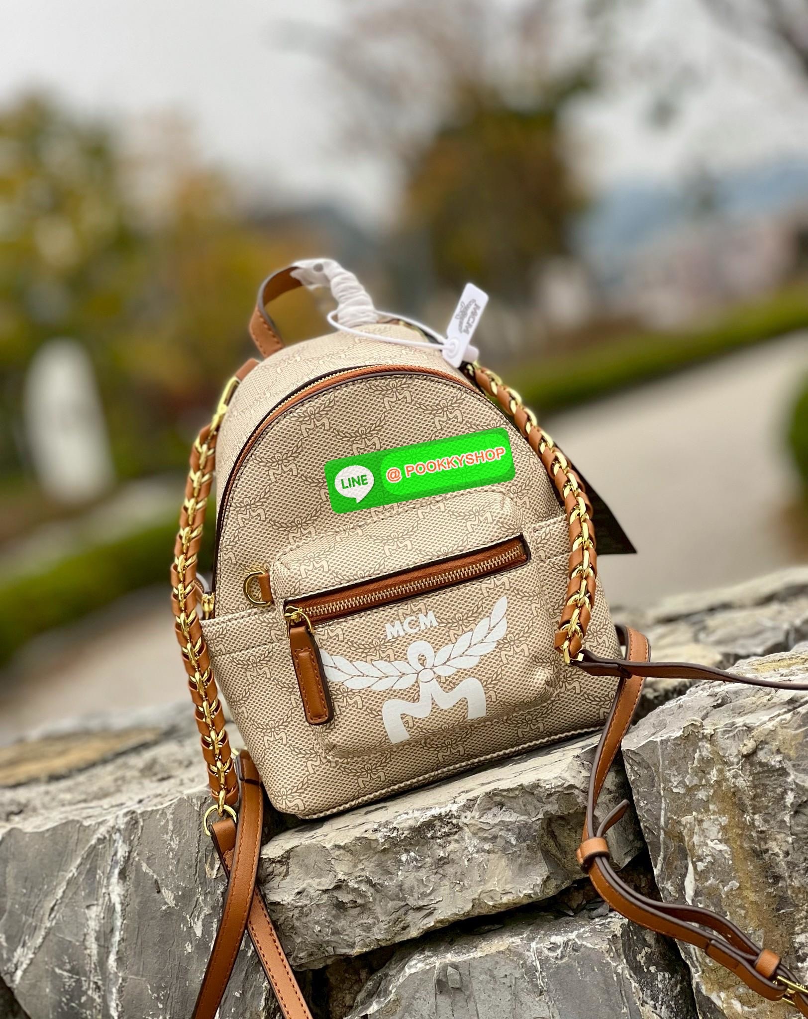 📸NEW NEW NEW!🎉🎉 เข้าแล้วสาวๆท่านใดรออยู่ จัดได้เลยค่าา อย่ารอช้าก่อนหมด! LAURETOS MCM STARK BACKPACK 📣พร้อมส่ง! บอกก่อนเลยน้องน่ารัก น่าใช้มากๆ พกพาติดตัวได้ตลอดเลยจริงๆค่า ใครมีแพลนเที่ยว ตปท.หน้าหนาวนี้จัดไปเลยค่าา สวยฉ่ำ