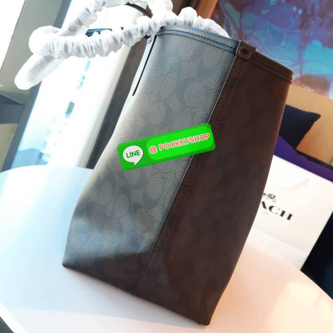 COACH F36658 REVERSIBLE CITY TOTE IN SIGNATURE CANVAS WITH POUCH Best seller!! ขายดีที่สุด!! กระเป๋าทรงโท้ท กลับด้านใช้ได้ 2IN1 สองโทนสีที่ลงตัว เปลี่ยนลุคใช้ได้ไม่ซ้ำ วัสดุหนังแคนวาสเคลือบลาย มาพร้อมกระเป๋าคล้องใบเล็ก คุ้มค่าที่สุด จุของได้ไม่ต้องยั้ง ใบ