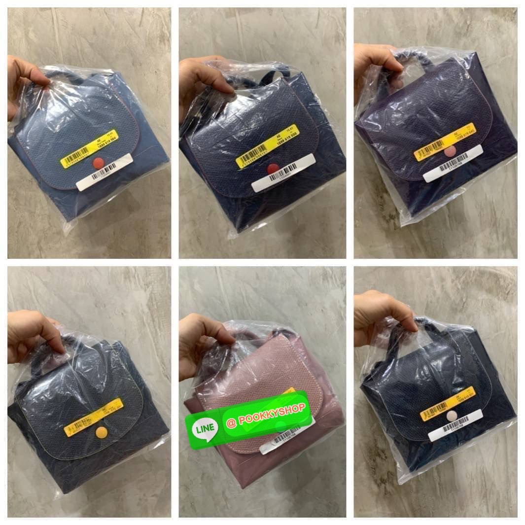 💕Longchamp LE PLIAGE Club Backpack พบกับอีกหนึ่งสไตล์ของLongchamp ที่เป็นรุ่นยอดนิยมอีกรุ่น สำหรับสาวแฟชั่นหัวทันสมัย เติมความพิเศษให้กับลุคด้วย ยังมีสีให้เลือกเยอะเรียกได้ว่าชอบสีโทนไหน ชอบแต่งตัวสไตล์ไหนก็เอาไปแมทช์กันได้เลย เป็นกระเป๋าเป้ในไม่ก