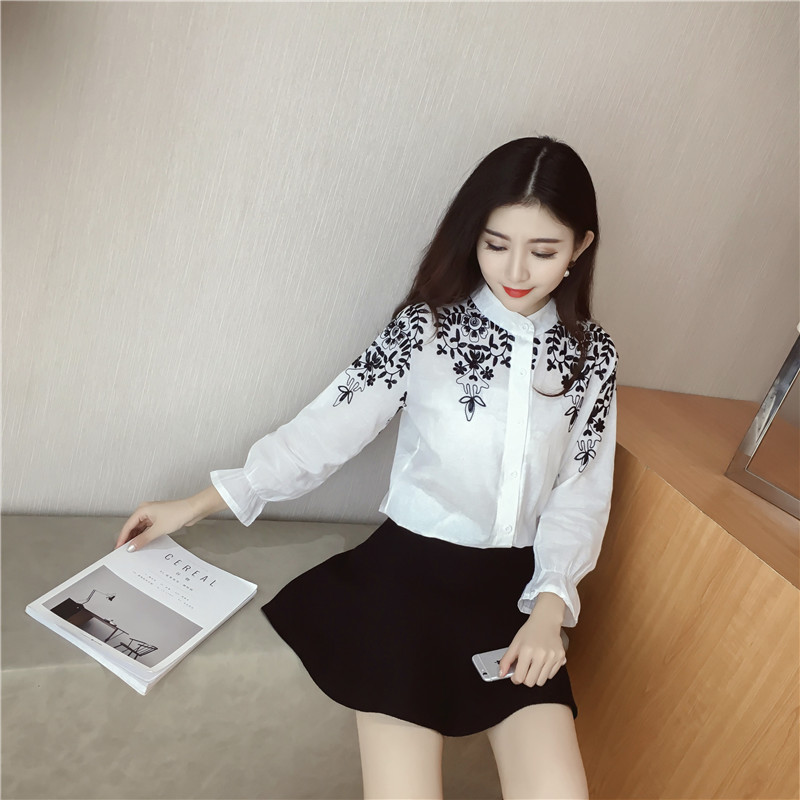 เสื้อแฟชั่นแขนยาว ฝ้าฝ้ายปักลายดอกไม้ สีขาว