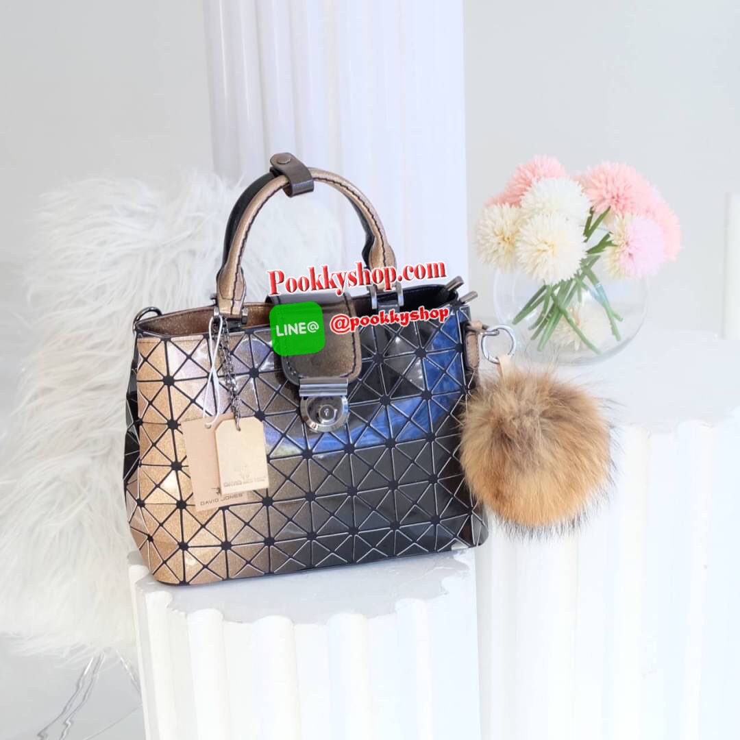 รุ่นขายดีทรงสวย หายากมาเพิ่มแล้วค่ะ!! Mix shade colors !! Tone Black xPeach Limited พิเศษที่ สวยไม่ซ้ำใคร แถมยังลาย หายาก ทรง Handbag น่ารักมาก ค่า ( เนื่องจากสีเฟด ดังนั้นแต่ละใบลายสีอาจจะมีความแตกต่างกัน ) แต่ยังคงสวย แน่นอนค่า ฟรี พวงกุญแจปอมๆ มูลค่า 4