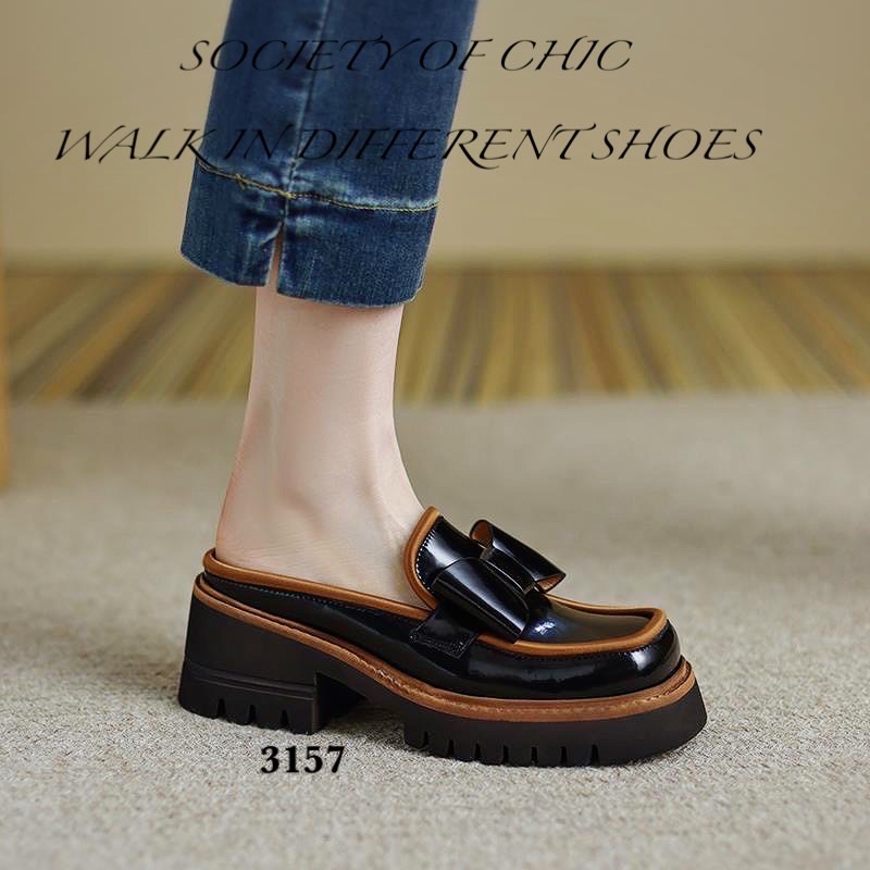 สวยไม่ไหว ใช้ความสวยเปลืองมากแม่!! กระชากสายตาทุกคู่ ให้หยุดอยู่ที่น้องเปิดส้นหนังแก้ว คนสวย สุดเทห์ คู่นี้ ให้ฟิวหลากหลายอารมณ์ ใส่ทำงานก็ได้ ใส่เที่ยวก็ดี ได้ทั้งความเพรียวสวยและสบายหายห่วง เรียบร้อยได้ เท่ห์ เก๋ ปรับได้ทุกลุค จนทุกคนต้องอุทาน Oh!! My ,