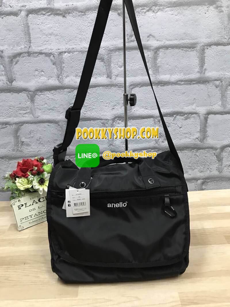 งาน3ป้าย ❤️ 5500 เยน ❤️ ภายในมี วดป Anello urban street nylon shoulder bag ใหม่ชนช้อปกับกระเป๋าถือหรือสะพายแบบ unisex วัสดุผ้าไนล่อน มีคุณสมบัติกันน้ำและน้ำหนักเบา ภายในมีช่องเล็กช่องน้อยแยกเป็นสัดส่วน กว้างและใบใหญ่สามารถใส่เอกสารได้เยอะ ด้