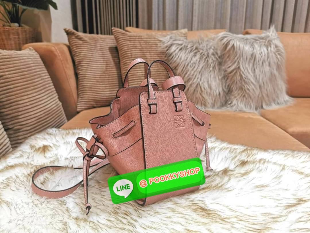 ✴️พร้อมส่งค่ะ!✴️เอาใจสายหวานกับสีพาสเทล!✴️ NEWIN! LOEWE HANDLE & SHOULDER BAG GIFT WITH PURCHASE (GWP) กระเป๋าถือหรือสะพายหนังแท้พรีเมี่ยมกิ๊ฟ Limited จาก LOEWE PERFUME DUTYFREE รุ่น Rare items สุดๆวัสดุหนังแท้ Calfskin หนังสวยดีไซน์ค