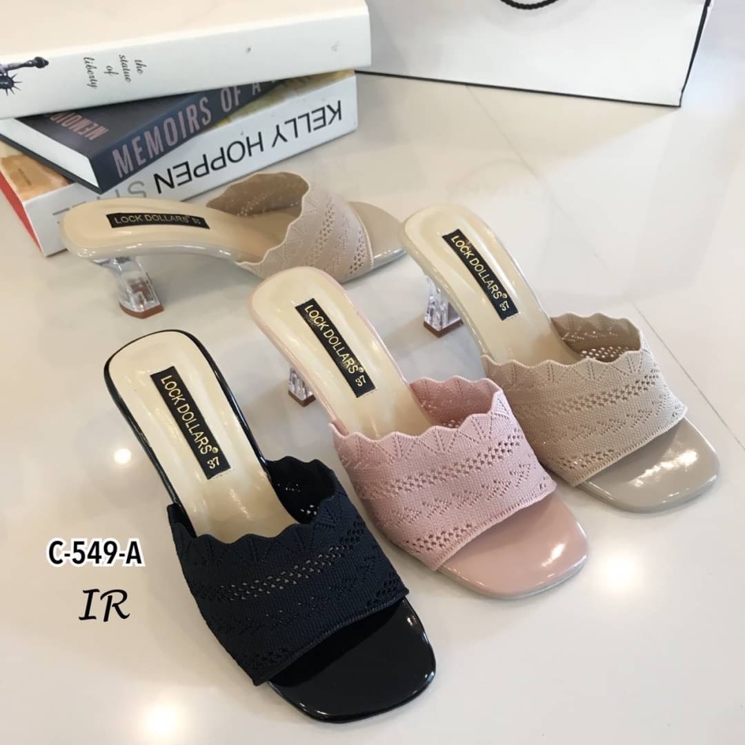 แบบขายดี!!! พร้อมส่ง เกินคำบรรยายสำหรับรุ่นนี้ มีความใส่สวยเริ่ดจีจีนะ!! รองเท้าทรงสวมวัสดุผ้าไหมญี่ปุ่นขอบหยักส้นสูงใส สูง 2.5 นิ้ว แนะนำว่าควรจะมีติดตู้ไว้เลย แมทซ์สวยทุกชุด มีความทนทาน ใช้งานได้คุ้มค่าสุดๆ ไม่อยากให้สาวๆพลาดกันเลยจร้า