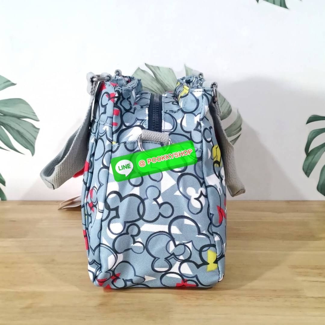 KIPLING ELISE HANDBAG กระเป๋าถือและสะพายไหล่ วัสดุ Polyester 100% ขนาดกำลังพอดี จุของได้มาก มีหูจับสองสาย ถือสะดวก น้ำหนักเบา มีช่องซิป ด้านหน้า ช่อง กระเป๋าหลักเปิด-ปิดด้วยซิป มี3 ช่องว่างใส่ของได้จุมากๆ ใส่มือถือได้ กระเป๋าสตางค์ใบยาว และ เครื่องสำอางค์