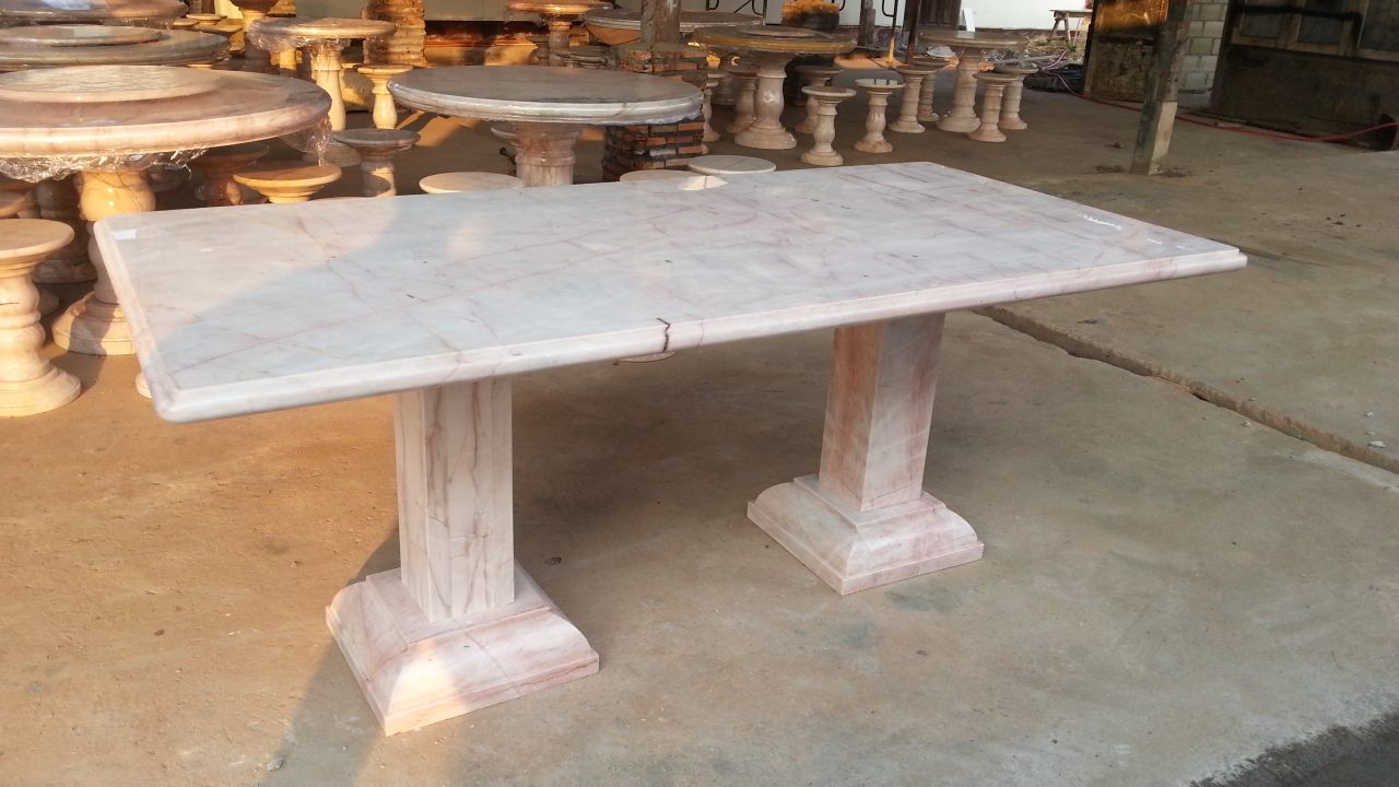 โต๊ะหินอ่อน ทรงสี่่เหลี่ยม ยาว 210 เซนติเมตร กว้าง118 เซนติเมตร