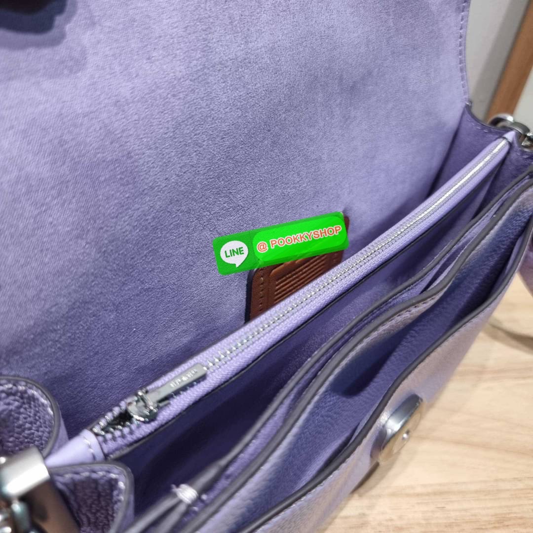 COACH CH735 TABBY SHOULDER BAG 26 🔆 Details ดีไซน์ใหม่ปี 2023 กับกระเป๋าสะพายไหล่สุดฮอต วินเทจย้อนยุค สวยคมชัด คลาสสิคใช้ได้ทุกลุค เปิด-ปิดด้วยแม่เหล็กในตัว รับรองแน่นหนา ด้านหลังมีช่องแยก ภายในเป็นช่องโล่ง ขนาดกำลังสวย มีสายสะพายมาให้ถึง 2 แบบ สา