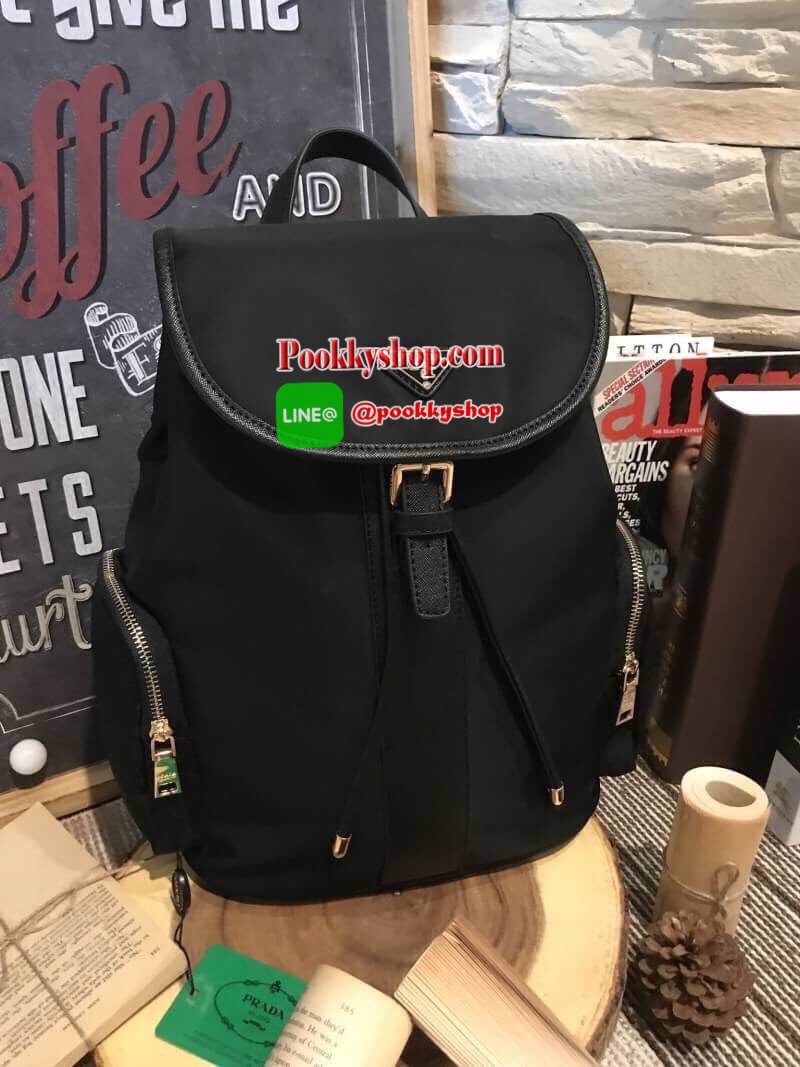 Don't Miss! Best Seller! PRADA DRAWSTRING BACKPACK กระเป๋าเป้ Gift With Purchase พรีเมี่ยมกิ้ฟจากเคาน์เตอร์ต่างประเทศรุ่น Limited edition วัสดุ Nylon เนื้อหนาคุณภาพดีตามแบบฉบับของแบรนด์ ขนาดใหญ่กำลังดี น้ำหนักเบา ด้านหน้ามีโลโก้แบรนด์อะไหล่ทองหรู มีช