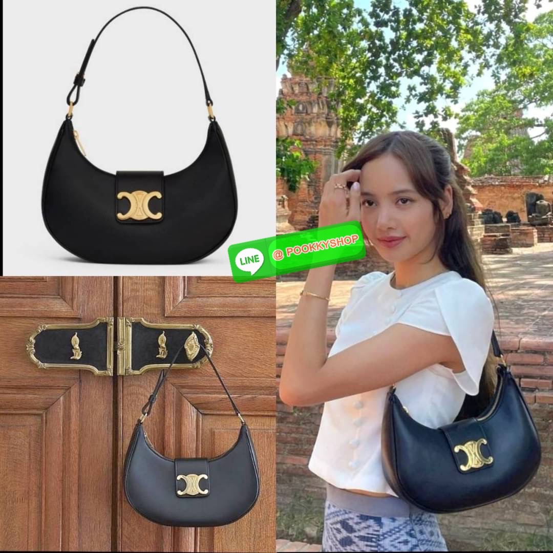 ✴️BEST SELLER!✴️CELINE SHOULDER BAG VIP GIFT WITH PURCHASE (GWP) พรีเมี่ยมกิ๊ฟ Limited Edition จาก CELINE HAUTEPARFUME DUTYFREE COUNTER วัสดุ TRIOMPHE CANVAS รุ่นใหม่ล่าสุดดีไซน์สวยหรู หนังสวยอยู่ทรง ภายในโล่งกว้างและจุสามารถใส่มือถือ กระเป๋
