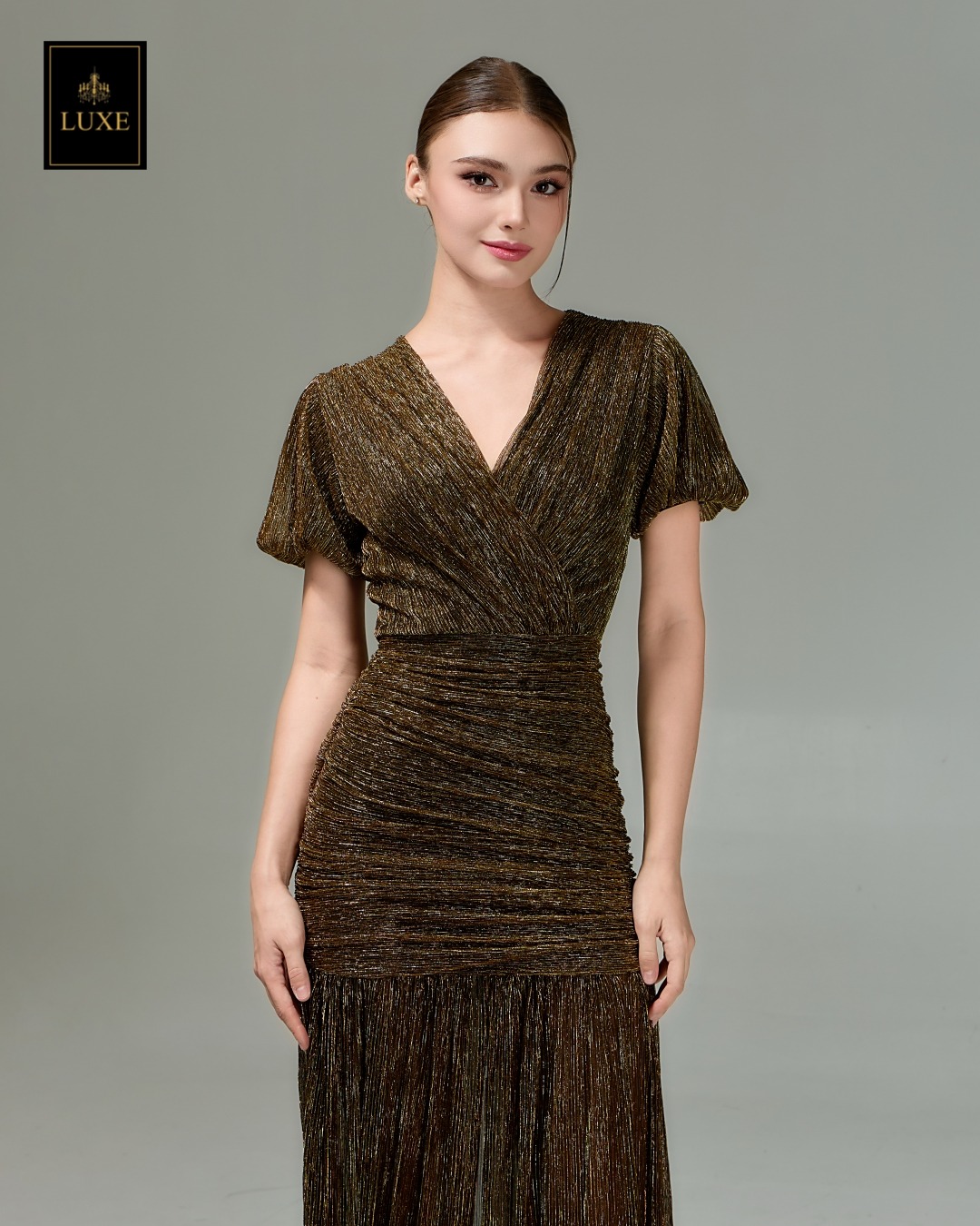 เดรสแฟชั่น แม็กซี่เดรสเสื้อคอวีป้าย แขนบอลลูน กระโปรงรูดเข้ารูปตรงสะโพก