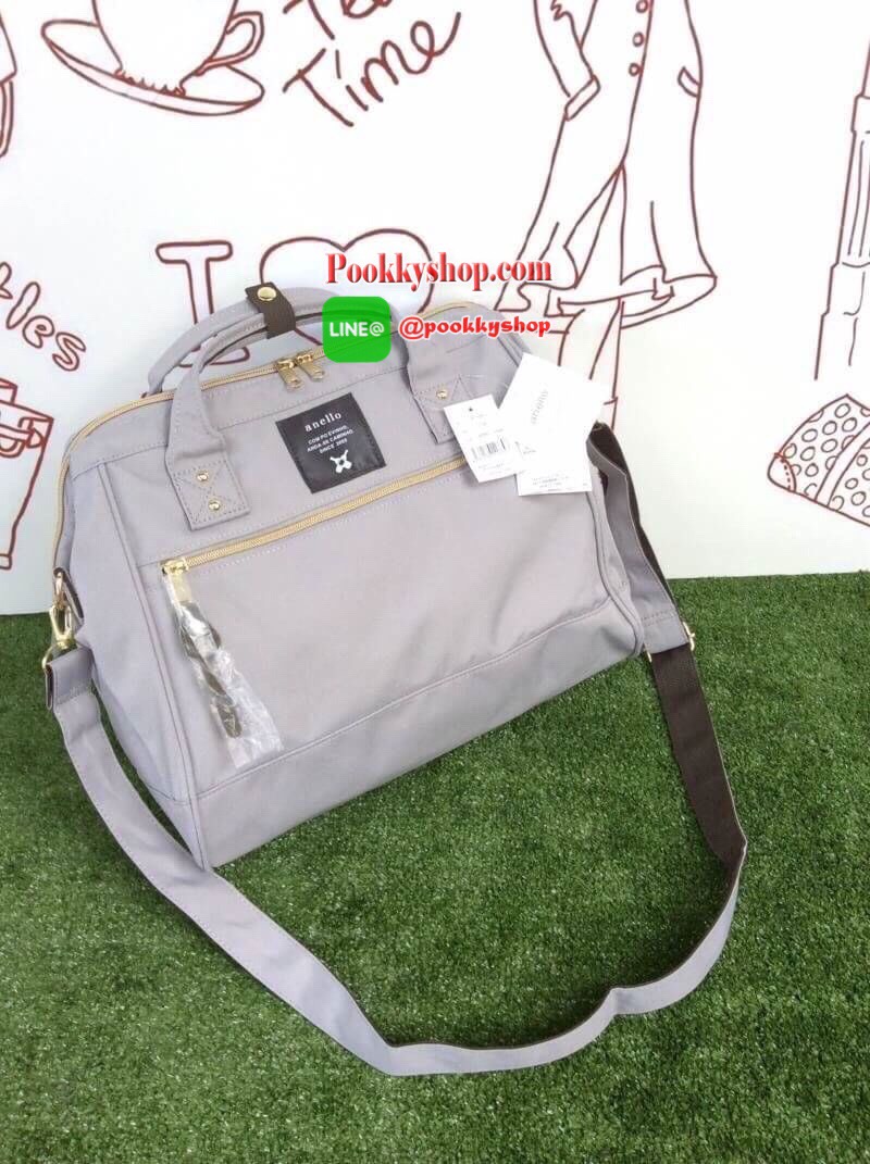ANELLO 2 WAY POLPESTER CANVAS BOSTON BAG รุ่นใหม่ล่าสุดจากแบรนด์ที่ทุกคนรู้จัก รุ่นนี้วัสดุผ้าแคนวาสเนื้อนิ่มและน้ำหนักเบา ปากกระเป๋ามีโครงเป็นเอกลักษณ์จุดเด่น หูสูง 20 ซม. ด้านหน้ามีช่องซิปใส่ของได้ เปิดปิดด้วยซิปคู่ ภายในกว้าง ใบใหญ่ ใส่หนังสือหรือ A4 โ