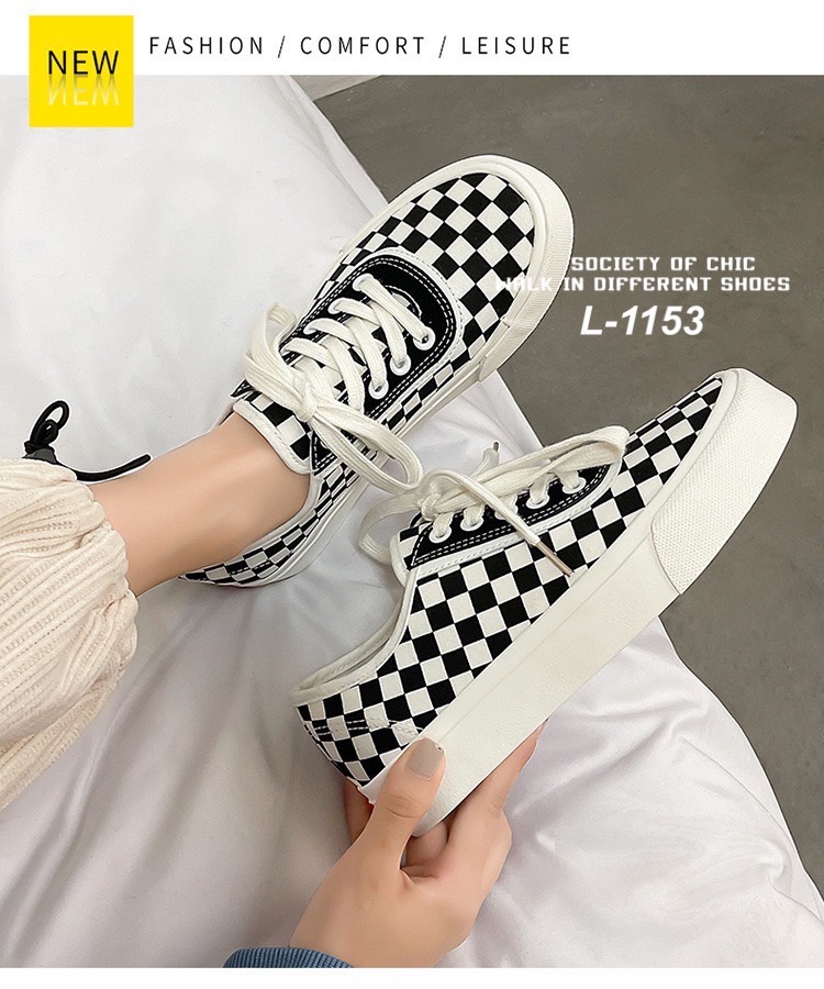 New in ‼️ ไอ้ต้าวความเท่ห์ จึ้งมาก 😍 ไอเท็มเด็ด ประจำวันนี้ค่า👍 รองเท้าผ้าใบแฟชั่น แนวสตรีท ลายตารางหมากรุก สุดฮิต สวมง่าย แมทช์ชุดได้ทุกแนว หล่อทึ่ง สวยจึ้ง แนะนำเลยจ้า