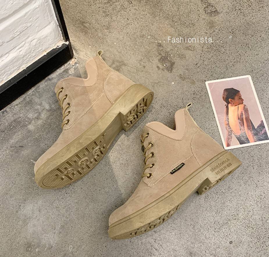 แบบมาใหม่ งานสวยเว่อร์ๆ !! รองเท้าบู้ททรงสั้นหุ้มข้อ พื้นหนา 3 c.m. วัสดุหนังสักกะหราดเนื้อหนาขึ้นทรง ดีไซน์ผ่าข้างเก๋ๆ ใส่นุ่มสบายเดินไม่เมื่อยจ้า งานจริงสวยมากกกไม่จกตา รูปถ่ายจากสินค้าขายจริง 100% สาวกบู้ทใครไม่สั่งคู่นี้พลาดมาก!!