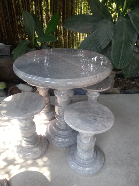 โต๊ะหินอ่อนขนาด 80 เซนติเมตร เก้าอี้ 4ตัว โต๊ะสูง 80 เซนติเมตร