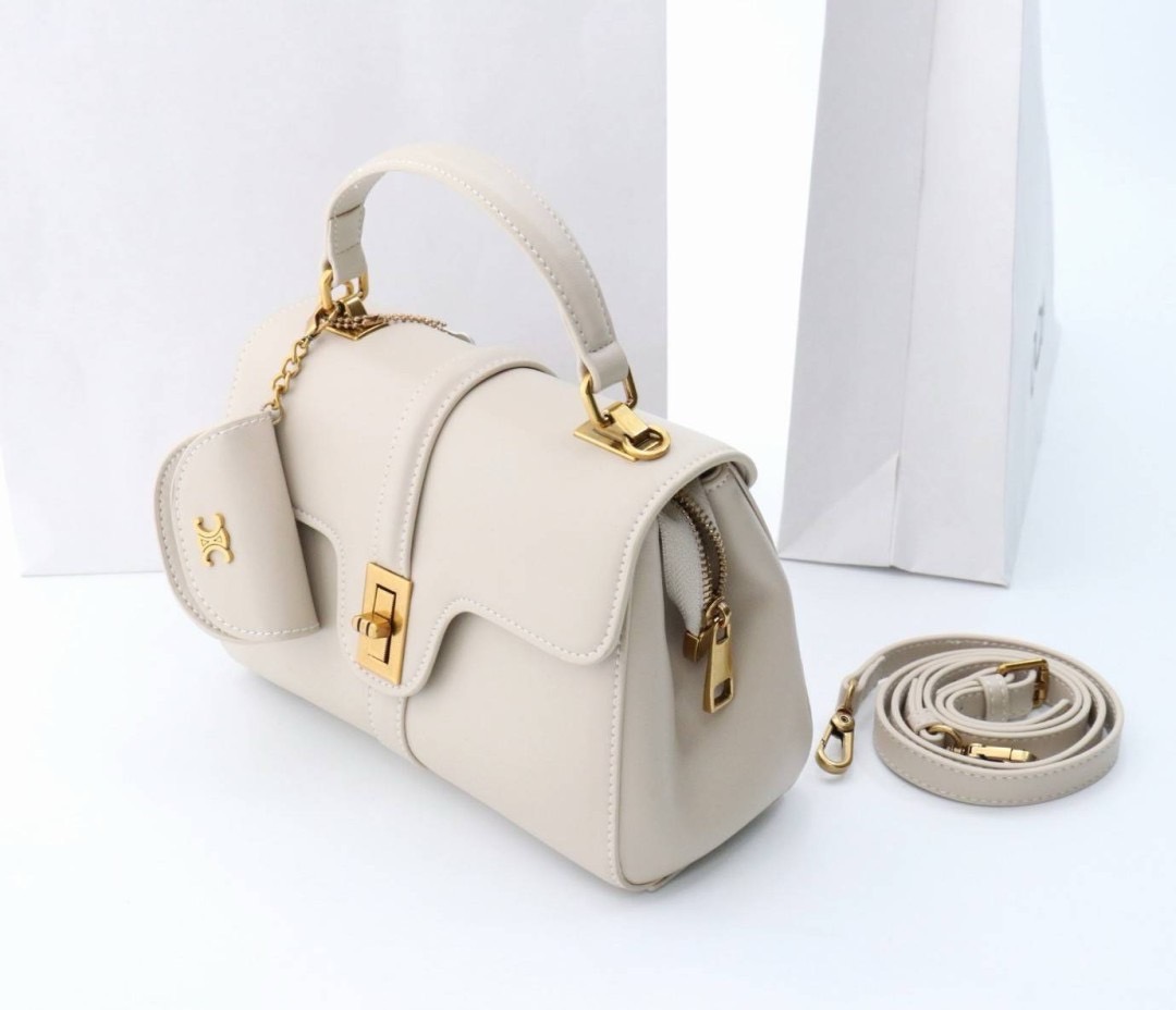 celine งาน nologo งานเกรดพรีเมี่ยม หนังดีมาก มีแถมกระเป๋าลูกใบเล็ก ขนาดกำลังพอเหมาะ แมทได้กับทุกลุค ทั้งถือและสะพาย