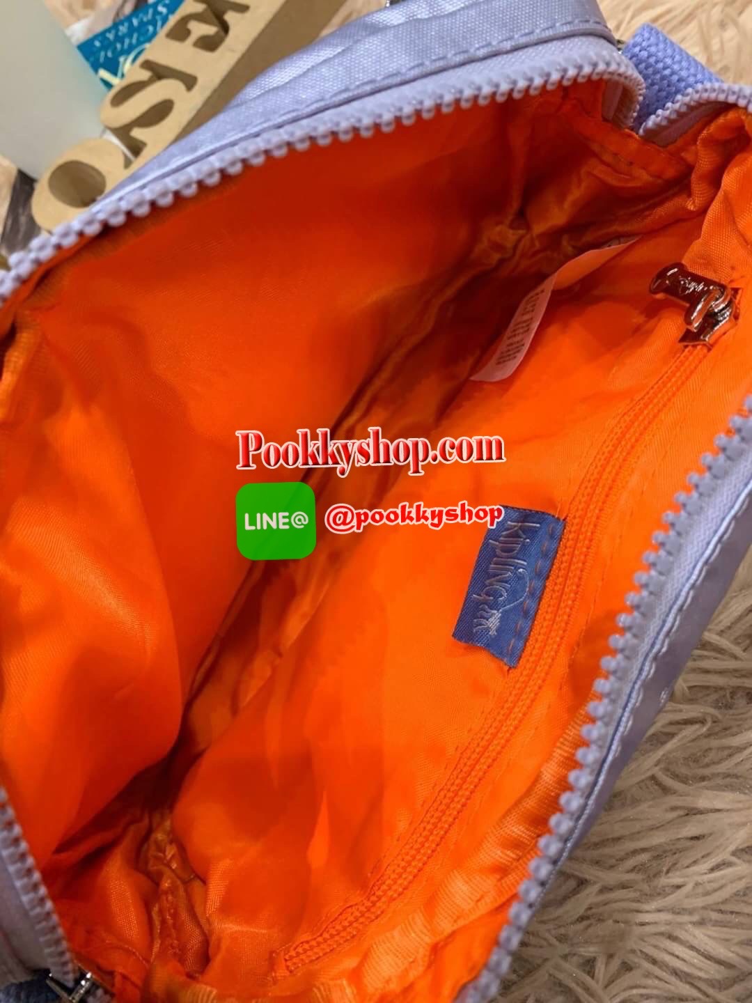 KIPLING HALIMA CROSSBODY BAGS กระเป๋าสะพายจาก Kipling ทำได้หลากหลายสไตล์ ไม่ว่าจะเป็นสะพายข้าง สะพายไหล่ หรือจะเป็นแบบรัดเอว ให้คุณได้เลือกสวมใส่ได้ตามสไตล์ของคุณ มีช่องซิปใช้งาน2ช่อง ใส่กระเป๋าสตางค์ยาวได้ มีสายสะพายเพิ่ม1เส้นปรับสายสะพายได้อย่างคล่องตัว