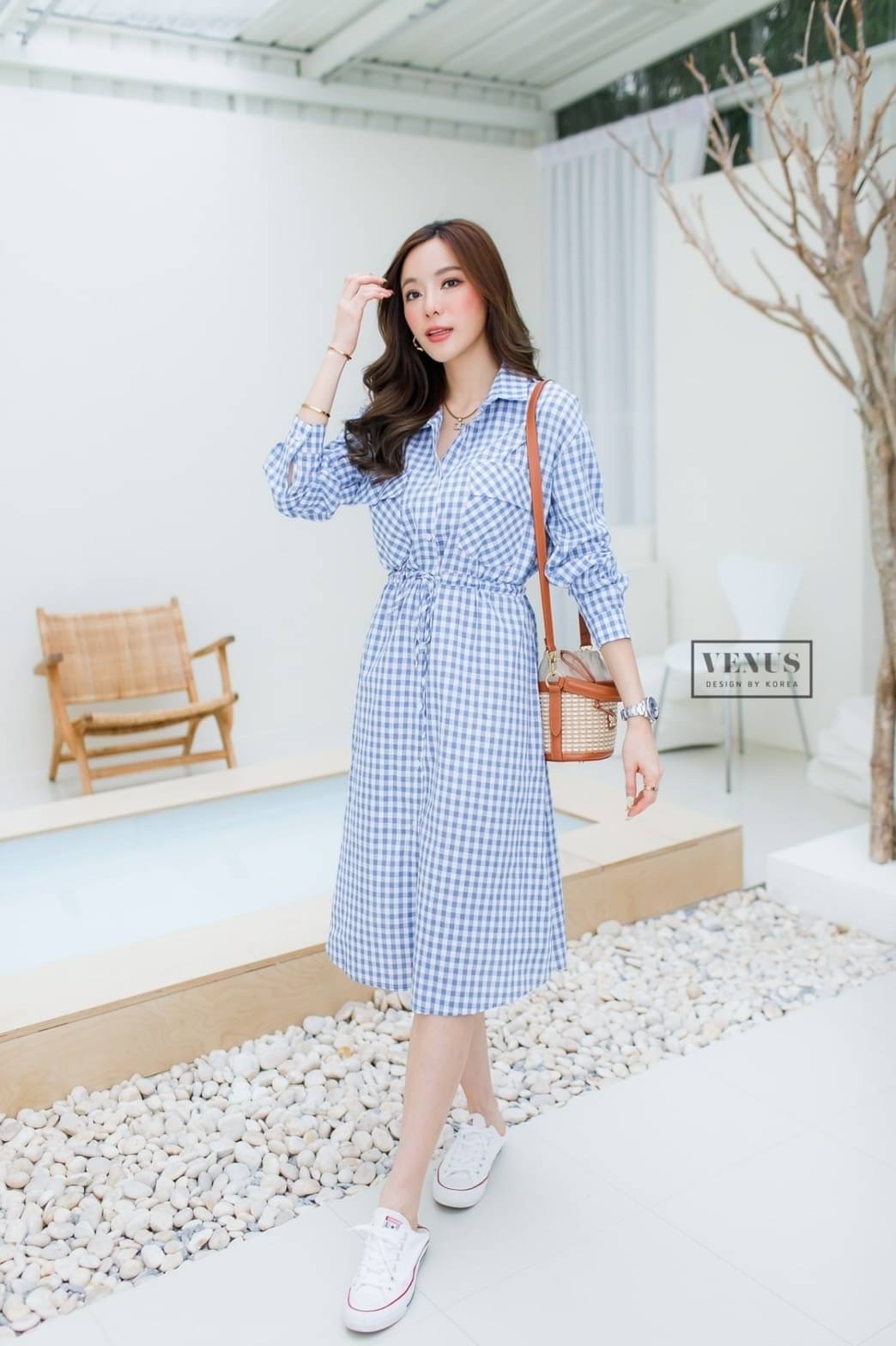 Restock ♥️♥️♥️♥️ I'm Lady By Venus MaxiDress Plaid แม๊กซี่เดรสแต่งกระดุมหน้าเรียงพิมพ์ลายสก๊อต แต่งกระเป๋าด้านหน้า ช่วงเอวแต่งรูดตามขนาด น่ารักมากๆคะ แม๊ทกับรองเท้าผ้าใบก็สวยคะ