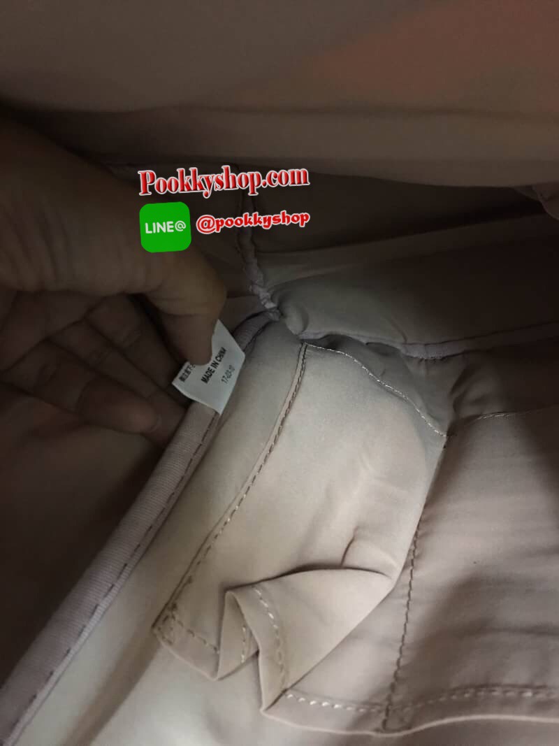 งาน3ป้าย ❤️ ภายในมีวดป((code) ❤️ ดุมCarrot New collection 2017!! กับ Anello Cotton backpack Flower pattern สไตล์วินเทจ ผ้าcottonแท้ ปากกระเป๋ามีโครงเป็นสัญลักษณ์ หูจับมีตัวล้อค ด้านหลังมีซิปเปิดปิดเพื่อหยิบจับของด้านในได้ ภายในกว้าง ใส่a4ได้