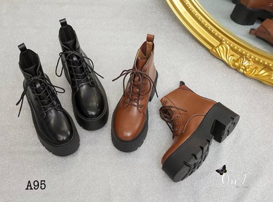 ลุคสนามบินออกบ้านทั้งทีรองเท้าต้องไม่ธรรมดาคร่า บูทส้นตึก เที่ยวเขา แค้มป์ปิ้งเดินป่า เช็คอินรีสอท หรือคาแฟ่สวยๆฟิวเมืองนอกเกร๋ๆ ถ่ายรูปสวยมากกและที่สำคัญบูทคู่นี้สวยแมทช์กับชุดได้ง่ายมากๆค่ะ