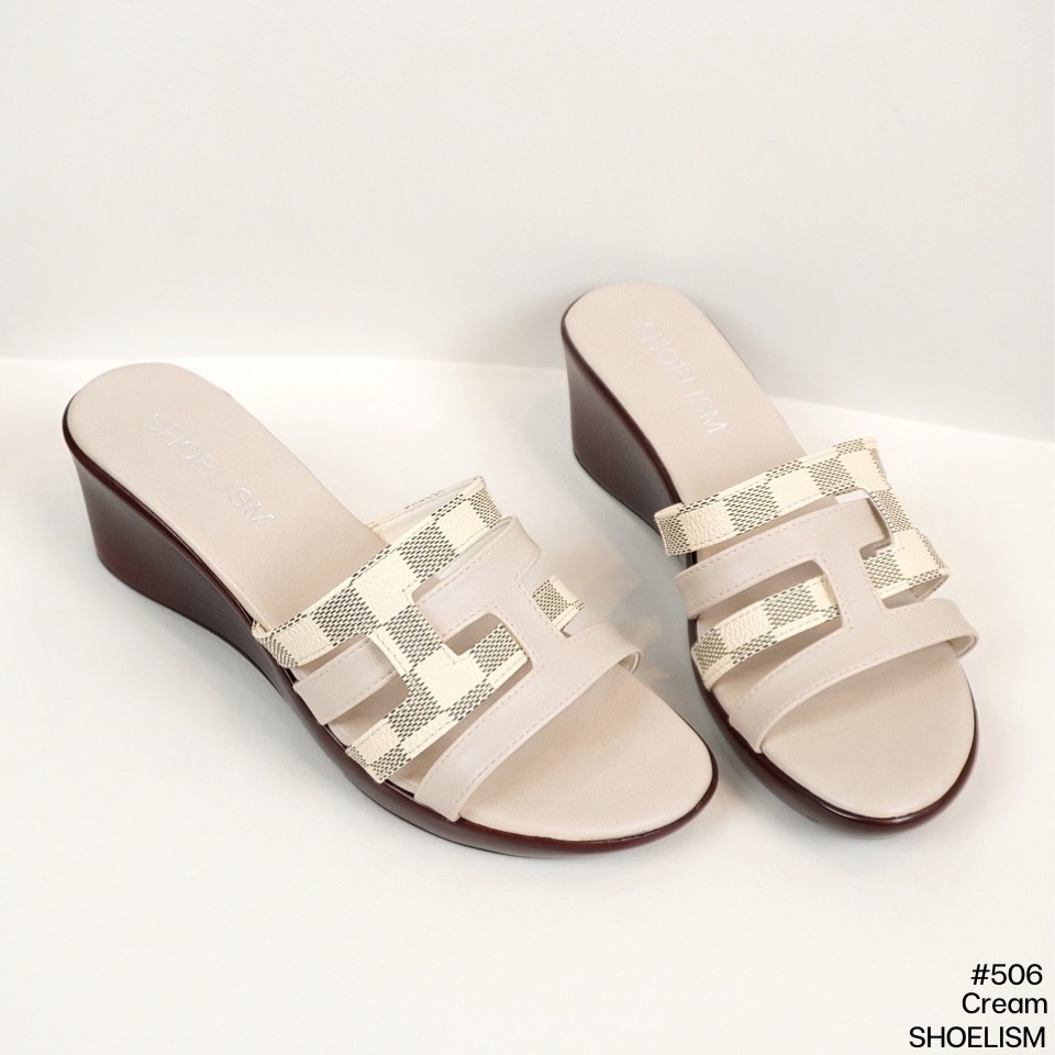 พร้อมส่งจ้า งานทูโทนที่ต้องมี! รองเท้าส้นเตารีด ความสูงกำลังดีใส่เดินสบาย ดีไซน์ลายตารางสลับสีพื้นให้ลุดสุดเก๋ เก็บหน้าเท้าดูเรียวสวย สาวหน้าเท้ากว้างแนะนำเลยค่า!!