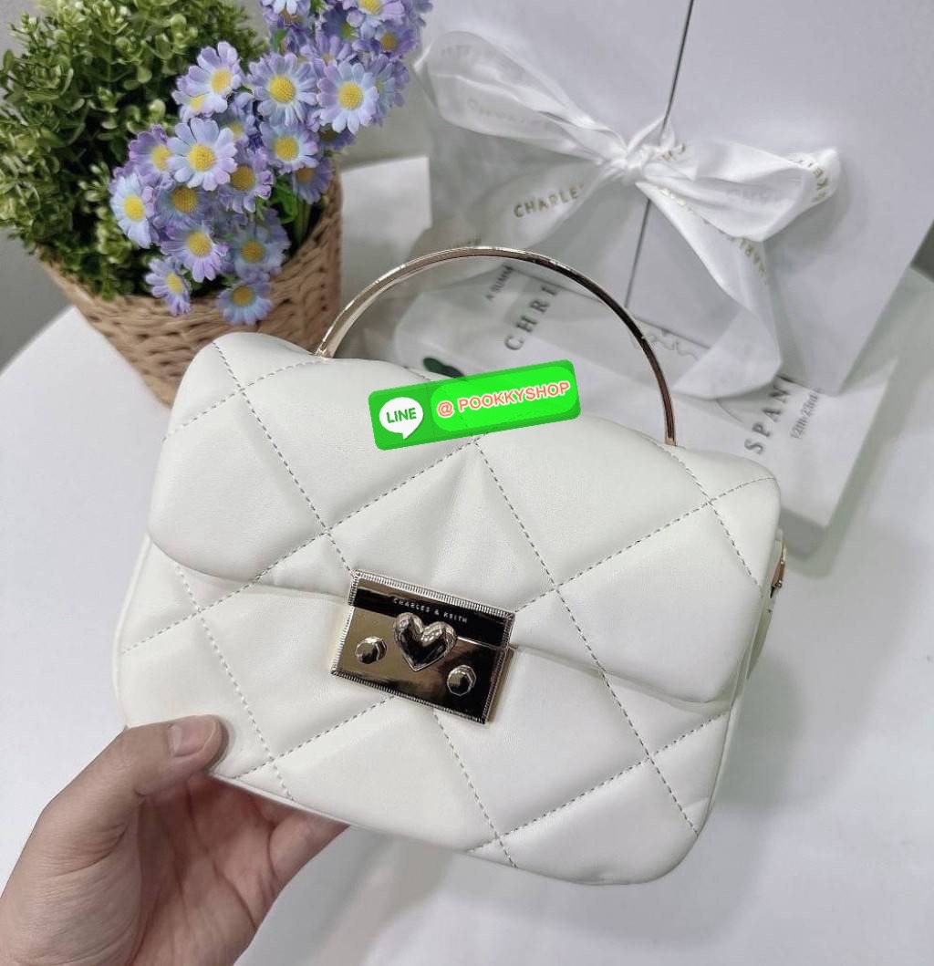 Charles&Keith แท้ Outlet ถือออกงานได้ สะพายได้ ให้ลุคลูกคุณหนู มาพร้อมกล่อง เหมาะสำหรับมอบเป็นของขวัญได้ มี 3 สี