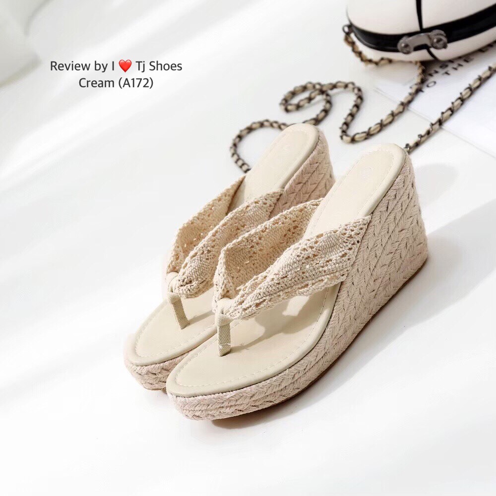 พร้อมรองเท้าส้นเตารีด สวยเก๋ดูแพงมาก รุ่นนี้เป็นงานสั่งทำพิเศษ วัสดุเกรดอย่างดีมากๆ ผ้าลูกไม้น่ารักๆ น้ำหนักเบา สวมใส่ง่ายใส่เดินสบาย แมทกับชุดง่ายอะไรก้สวย แถมใส่ได้เรื่อยๆ ของจริงงานคุณภาพดีสวยคุ้มเกินราคา สวยตรงปกแน่นอนเพราะร้านถ่ายรูปจากสินค้าจริง เป็