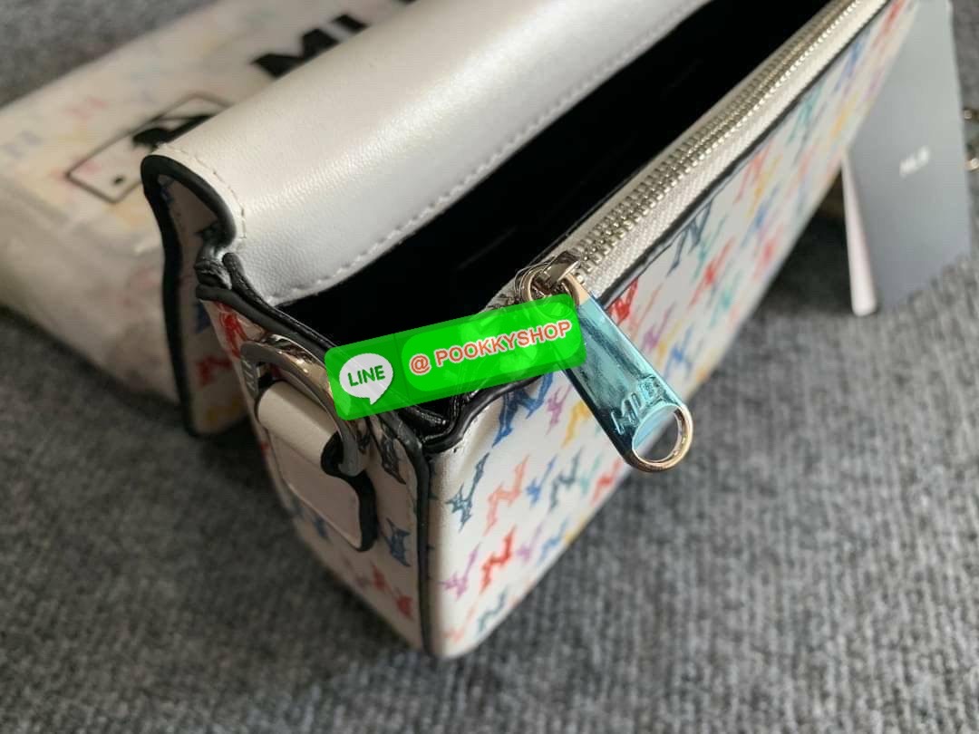 🔥รอบนี้ราคาดีกว่าเดิม🔥พร้อมส่งรอบนี้ราคาดีสุดๆในไอจี3000+‼️ 🎉MLB NY แท้💯 กระเป๋าสะพายข้าง ทรงสวยดีเทลเก๋ โลโก้NYบนกระเป๋าเป็นสแตนเลสอย่างดี งานสวยมากๆค่ะ ลายเก๋สุดๆสายปรับได้ตามระดับค่ะรุ่นนี้ไม่มีไม่ได้แล้วน๊า ป้ายแท็กในตั