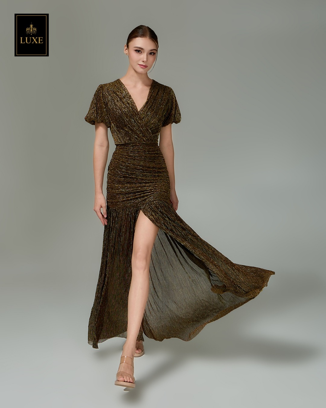 เดรสแฟชั่น แม็กซี่เดรสเสื้อคอวีป้าย แขนบอลลูน กระโปรงรูดเข้ารูปตรงสะโพก