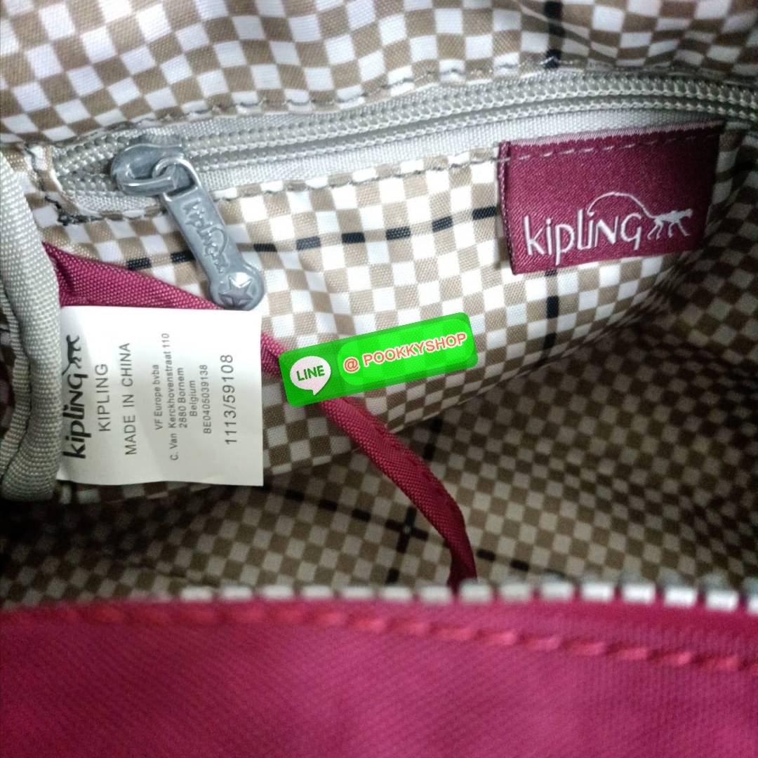 KIPLING Mini Crossbodybag กระเป๋าสะพายข้างขนาดกะทัดรัด ผลิตจากวัสดุ Nylon + ซับใน Polyester100% มีช่องใช้งานแยกย่อยมากถึง 4 ช่อง -ด้านหน้ามีช่องซิป 2 ช่อง -ช่องหลักโล่ง กว้าง จุของใช้ได้เยอะ -ด้านหลังมีช่องซิปอีก 1 ช่อง มาพร้อมพวงกุญเเจลิง สายสะพายยาวสมาร
