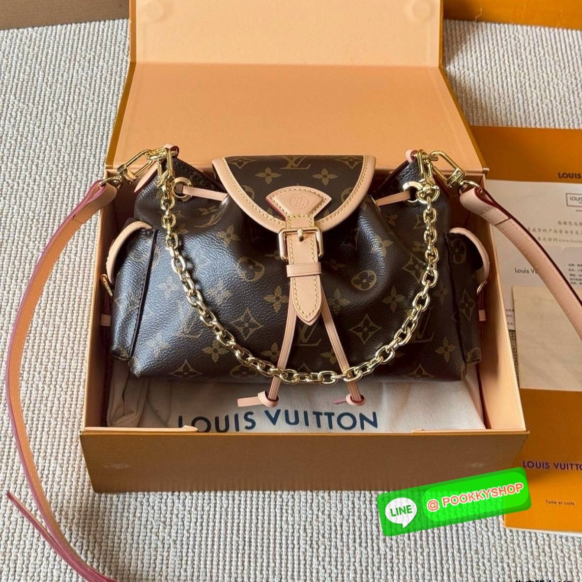 LV Odyssee bag Monogram Canvas กระเป๋าสะพายดีไซน์ใหม่งานหนังแคนวาสแท้ คอลเลกชันประจำฤดูกาล Pre-Fall 2025 ออกแบบมาเพื่อเชิดชูมรดกล้ำค่าที่สืบทอดจากรุ่นสู่รุ่น ดีไซน์ทันสมัยใช้งานได้ทุกวัน Monogram แคนวาสเป็นเอกลักษณ์ ยกระดับด้วยตัวล็อกสีทองและสายโซ่ตกแต่งแ