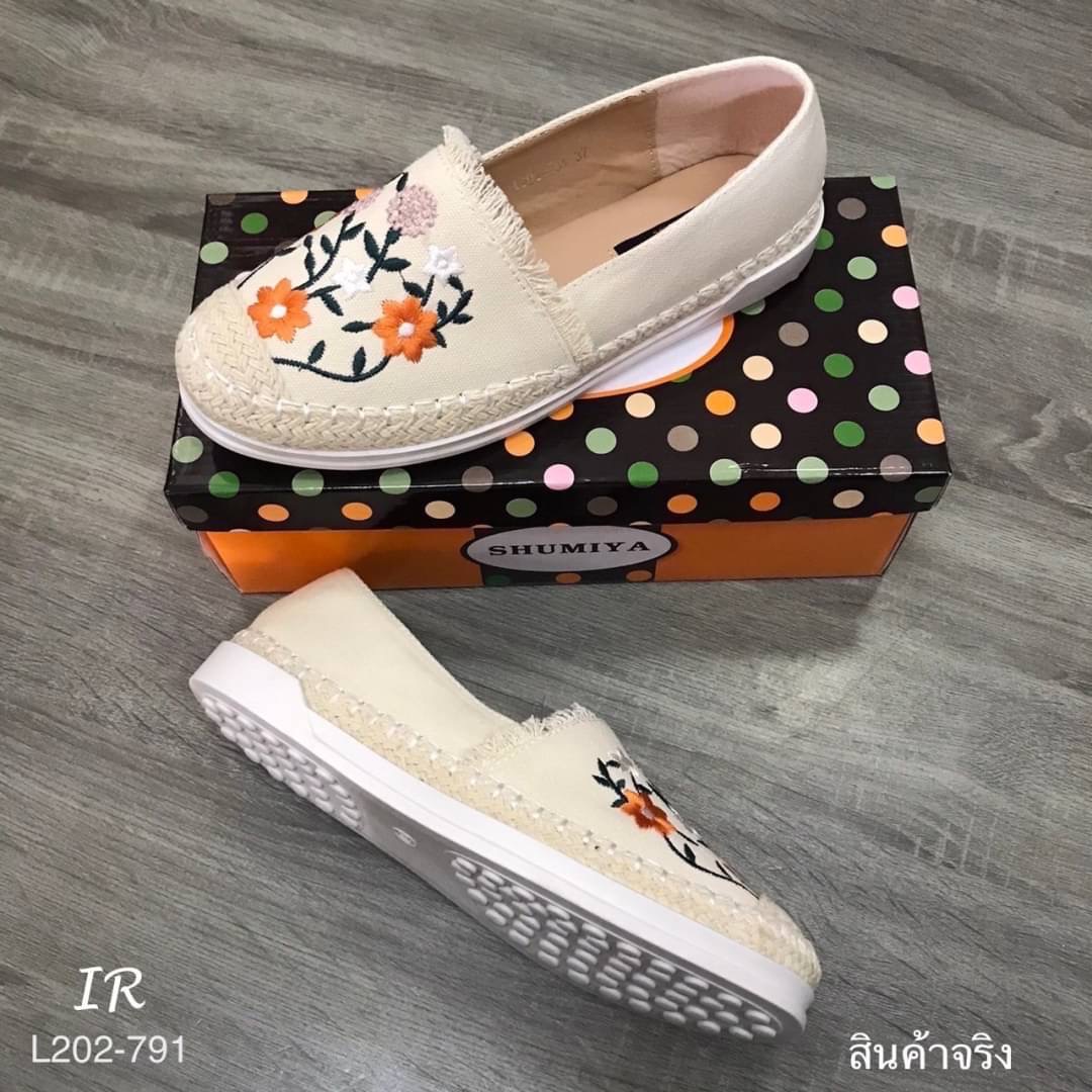 รีพีทแบบขายดี!!! พร้อมส่ง รองเท้าหุ้มส้น ผ้าแคนวาสปักลายดอกไม้น่ารักมากๆ พื้นซอฟนุ่มใส่สบายเท้าไม่กัดส้น การันตีว่าดีมากๆ แนะนำเลยค่า