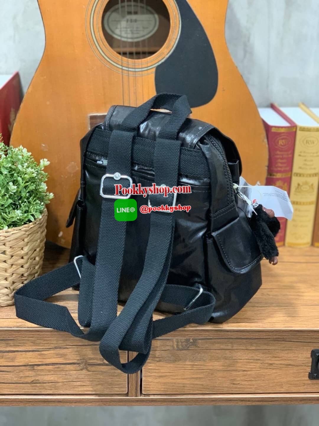 Kipling City Pack Backpack วัสดุPolyamide100% เป้ขนาดกลาง ที่เปิดปิดด้วยตัวล็อค2ชั้นด้วยกระดุมแม่เหล็กและซิป มีช่องใช้งานหลายช่องรวมถึงช่องซิปด้านหน้า มีลูกเล่นที่ด้านหลังมีช่องซิปสำหรับเก็บของและเก็บสายเป้ได้ หรือใช้สายจากเป้สะพายไหล่ได้ ประดับด้วยพวงกุญ