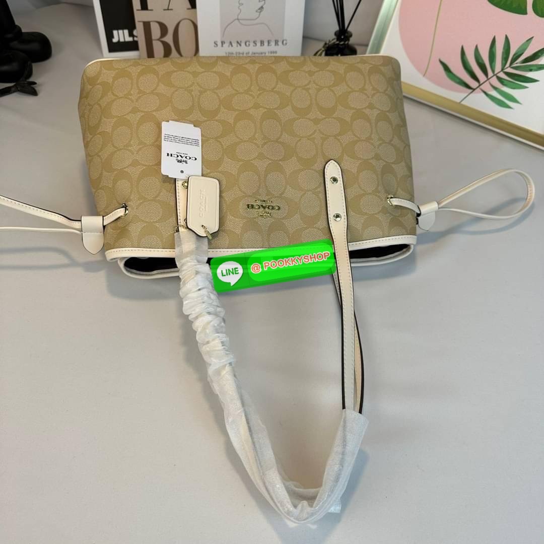 กระเป๋าสะพายไหล่ CCOACH DRAWSTRING CARRYALL IN SIGNATURE COATED CANVAS ( COACH F57842 ) กระเป๋าถือหนังเคลือบลายเซ็น ด้านในมีซิป ใส่โทรศัพท์ และมัลติฟังก์ชั่น กระเป๋า ช่องซิปกลาง Dogleash คลิปปิด ซับในผ้า