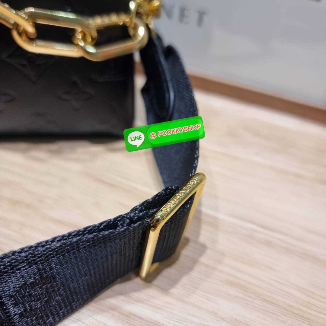 LV coussin pm bag 🔆 Details กระเป๋าสะพายกึ่งคลัชท์ สุดล้ำ ดีไซน์ใหม่ สีลิมิเต็ด ล่าสุดจากเคาน์เตอร์ duty free มาแรงมาก ด้วยความสวยปังตั้งแต่แรกเห็น มาพร้อมสาย 2 เส้น สวยลัคชูแบบสับๆ มีสายโซ่ที่มีดีเทลละเอียดไม่ซ้ำ และสายสปอร์ตครอสบอดี้ ที่จะคล้องไ