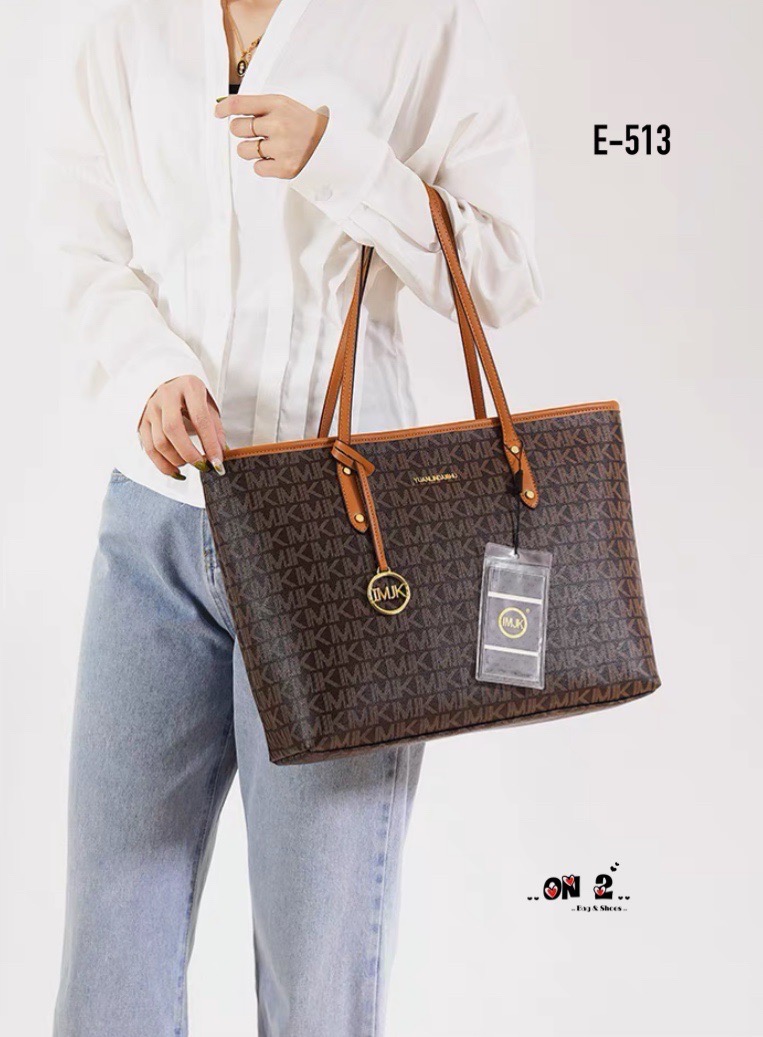 NEW-IN 🤎 Tote bag ทรงนี้จุได้เยอะมากๆค่า ใส่ I Padได้นะคะ มาใหม่พร้อมใบลูก ลายโมโนแกรมสวยหรู ดูแพงค่ะ👏🏻✨แนะนำสุดๆค้า จุได้เยอะ
