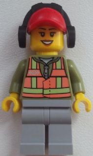 trn236: พนักรถไฟ ผู้หญิง ใส่เสื้อ safety ใส่หูฟัง