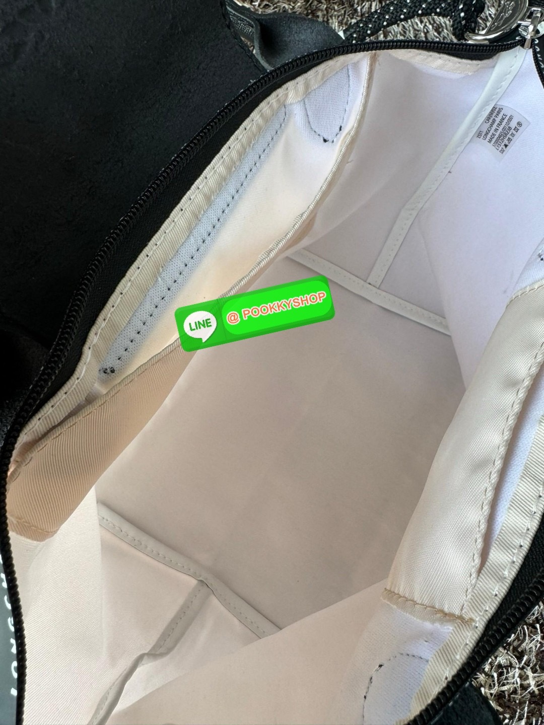 Longchamp LE PLIAGE ENERGY S HANDBAG LE PLIAGE รีไซเคิล ECONYLสไตล์สปอร์ต ทันสมัย และใช้งานได้จริง น้ําหนักเบา กระเป๋าใบนี้เป็นเครื่องประดับที่มีเสน่ห์ในอุดมคติที่จะติดตามคุณในทุกกิจกรรมยามเย็นของคุณ มาพร้อมกับสายสะพายไหล่ปรับได้ สามารถพกพาได้ ทั้งแบบถือแ