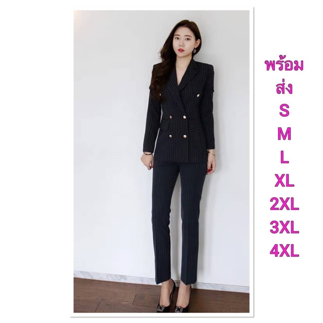 เซตสูทคอปกแขนยาว+กางเกงขายาว มีกระดุมหน้า 2 แถว มีกระเป๋า ทรงพอดีตัว เนื้อผ้าดีมากกกก ใส่สบาย ใส่สวยดูดีเหมือนเซเลปเลยค่ะ ใครกำลังมองหาเซตสูทสวยๆ ใส่ออกงาน ใส่ทำงาน ใส่แล้วดูดี ใส่ได้หลายโอกาส แนะนำเลยค่ะ ราคาเป็นกันเองจัดด่วนๆ สั่งช้าอดสวยยยยยของหมดไวนะค