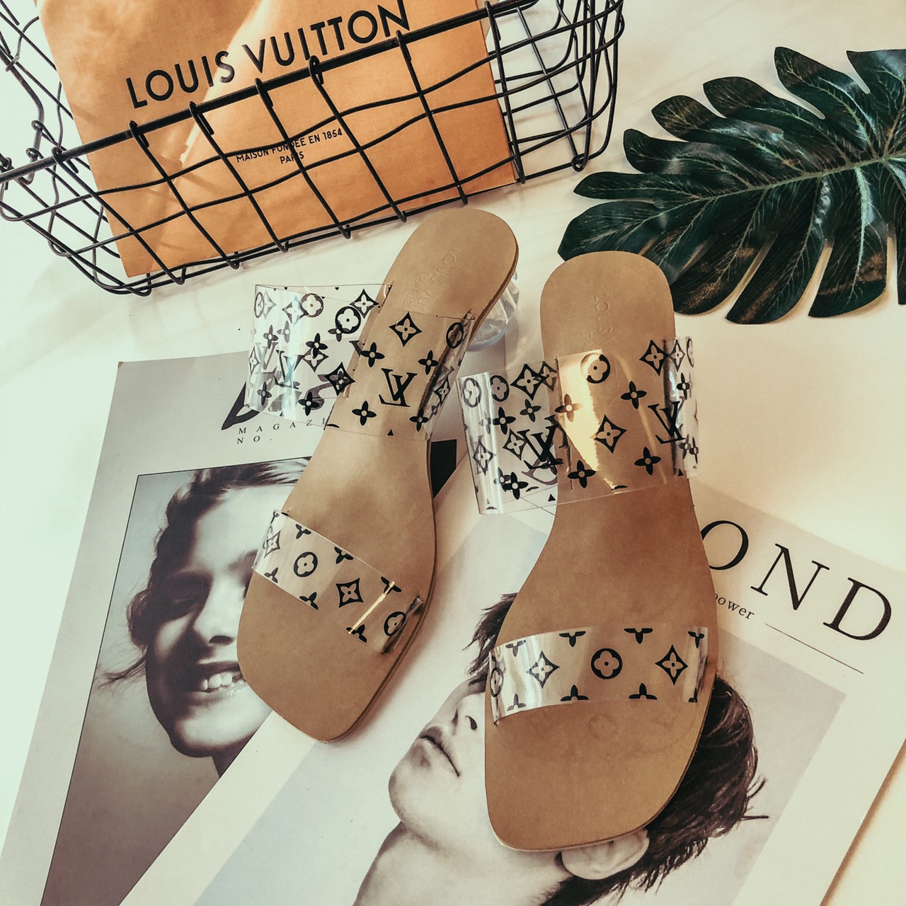 ไม่มีไม่ได้จริงๆๆ ❤️new collection❤️ รองเท้าส้นแก้ว พิมพ์ลาย LV งานดีไซน์ด้วย หรูหรา ใส่แล้วดูแพงดูดีมากคะๆ