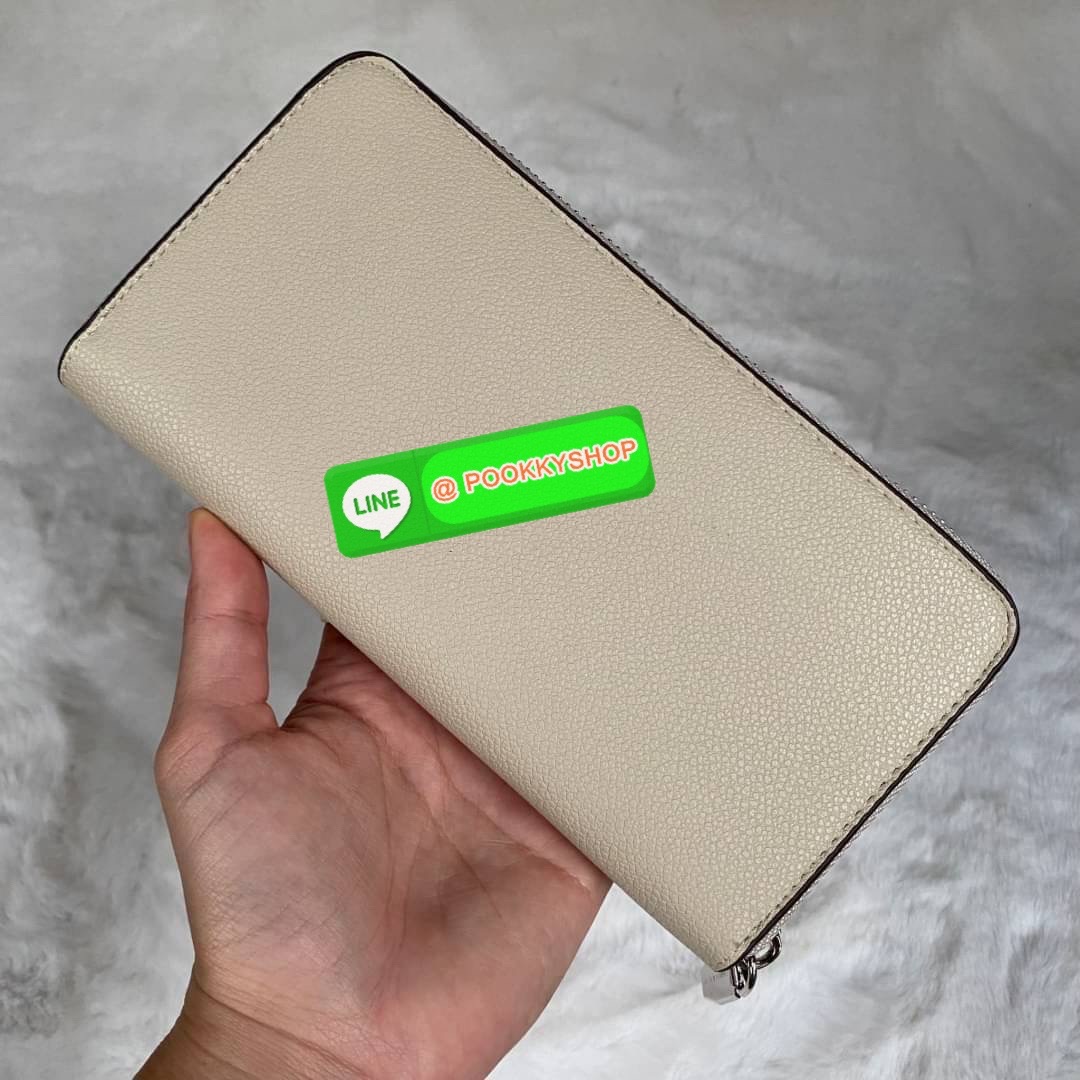 CHARLES & KEITH LONG ZIP AROUND WALLET กระเป๋าเงินใบยาวซิปรอบถูกหลังฮวงจุ้ย คอลเลคชั่นสีสุภาพหนังปั๊มลายคาเวียร์ทั้งใบ น้ำหนักเบา ด้านในกระเป๋าแบ่งเป็น 3 ช่องใหญ่ มีช่องซิปใส่เหรียญตรงกลาง จุการ์ด 12 ช่อง สามารถใส่ธนบัตรได้ตามยาวอีก 2 ช่อง มาพร้อมกล่องและ