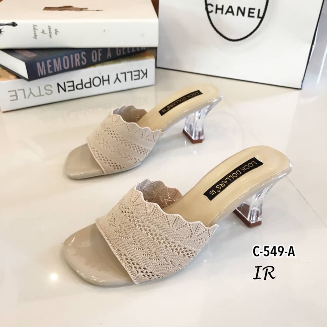 แบบขายดี!!! พร้อมส่ง เกินคำบรรยายสำหรับรุ่นนี้ มีความใส่สวยเริ่ดจีจีนะ!! รองเท้าทรงสวมวัสดุผ้าไหมญี่ปุ่นขอบหยักส้นสูงใส สูง 2.5 นิ้ว แนะนำว่าควรจะมีติดตู้ไว้เลย แมทซ์สวยทุกชุด มีความทนทาน ใช้งานได้คุ้มค่าสุดๆ ไม่อยากให้สาวๆพลาดกันเลยจร้า