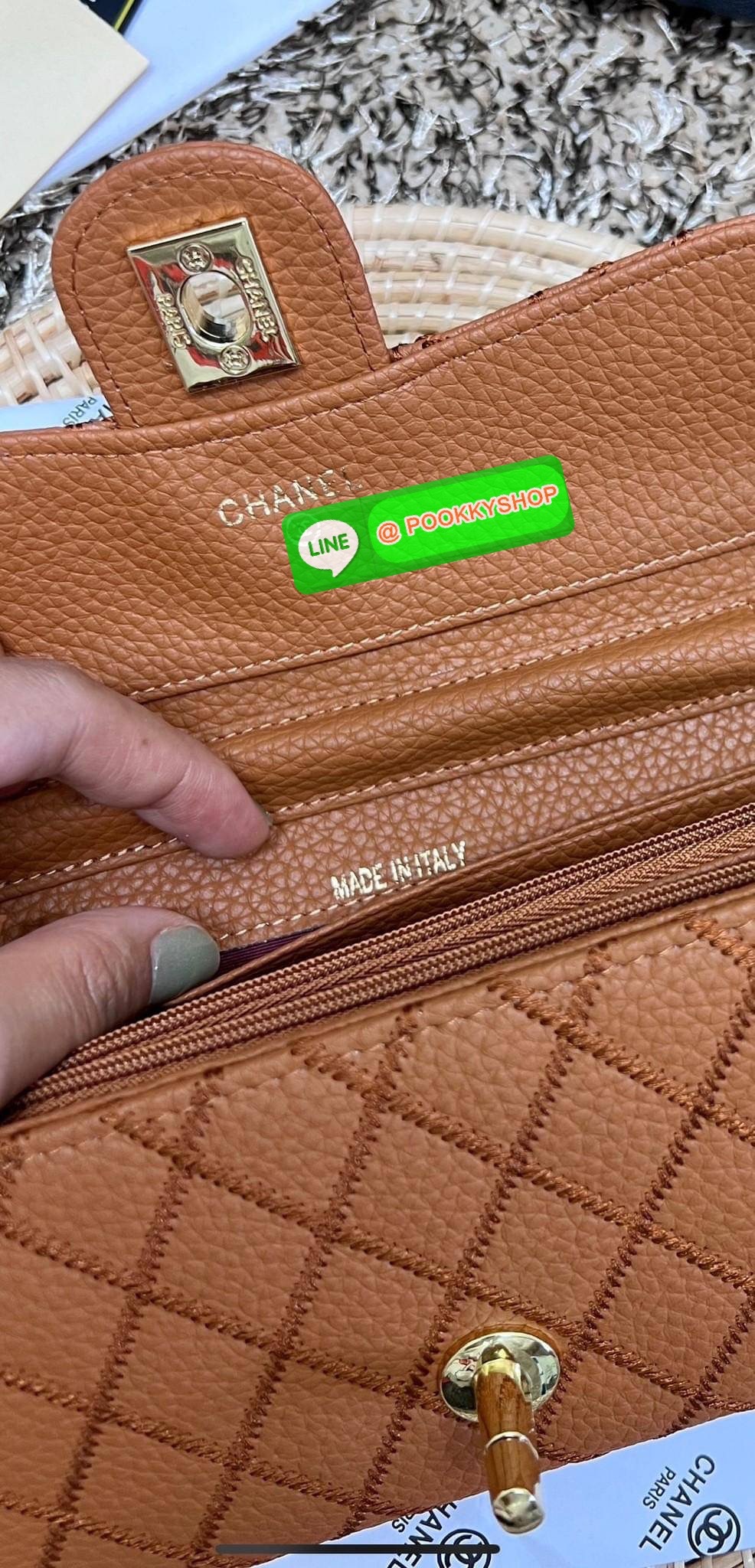 New in! สวยกริปมากๆค่ะ สาวๆที่มีบัตรเยอะๆหรือชอบพกเงินสดเยอะๆ แนะนำรุ่นนี้เลยค่ะ ไม่ผิดหวังแน่นอน CHANEL CHAIN WALLET//CLUTCH BAG ((vip gift ตปท)) พร้อมส่ง บอกเลยน้องสวย ไร้ที่ติเลยค่า! กับกระเป๋าสะพายแบบครอสบอดี้ร์หรือถือแบบคลัทเป็นกระเป๋าเงินเก๋ๆได้เลยค