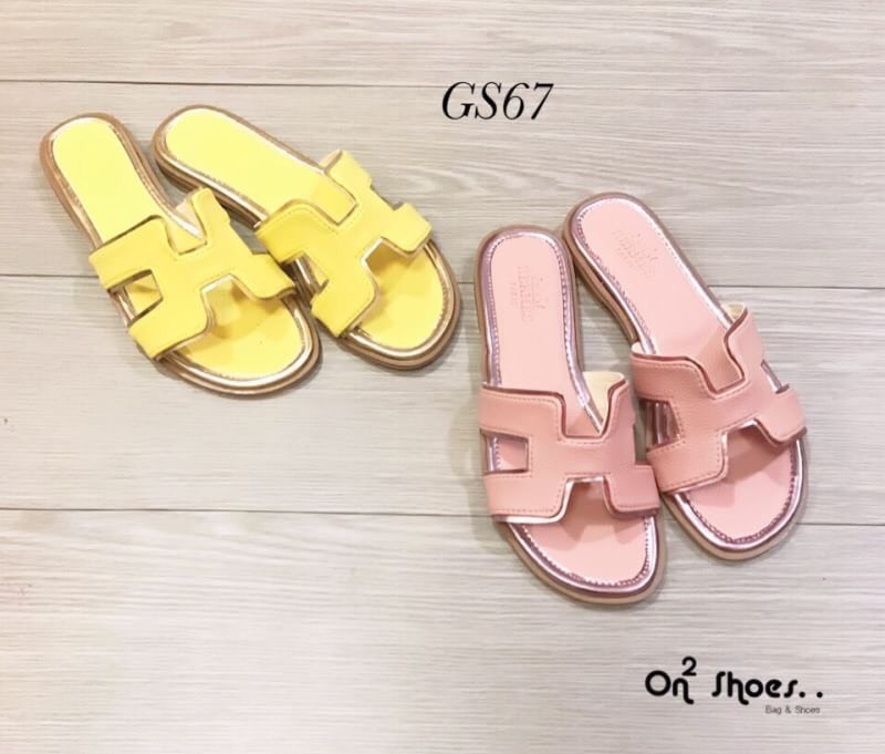 Hermes sandal new leather ช่วงนี้แม่ค้าก็จะจัดแตะมาให้ถี่ๆหน่อยนะคะ เอาใจสายชิวรุ่นนี้เป็นอีกหนึ่งที่อยากแนะนำคะ แตะหนัง Hermès พื้นปั้มแบรนด์ปั้มสวยตัวอักษรและสัญลักษณ์ชัดเจนคู่นี้งานดีมากเย็บกุ้นขอบเงาทำให้งานดูหรูขึ้น หนังสวยสุดๆไม่อยากให้พลาดคะตัวนี้