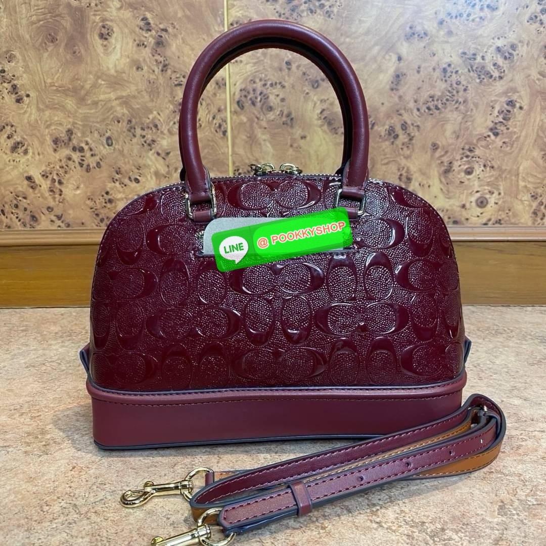 Coach MINI SIERRA SATCHEL IN SIGNATURE DEBOSSED PATENT LEATHER (COACH F55450) หนังกรวดและหนังสิทธิบัตร ด้านในมีซิปและกระเป๋าเอนกประสงค์ ปิดด้วยซิป ซับในด้วยผ้า หูหิ้วพร้อมสายสะพายยาว 3 1/2" สายสะพายถอดได้ขนาด 21 1/2" สำหรับสะพายไหล่หรือสะพายครอส