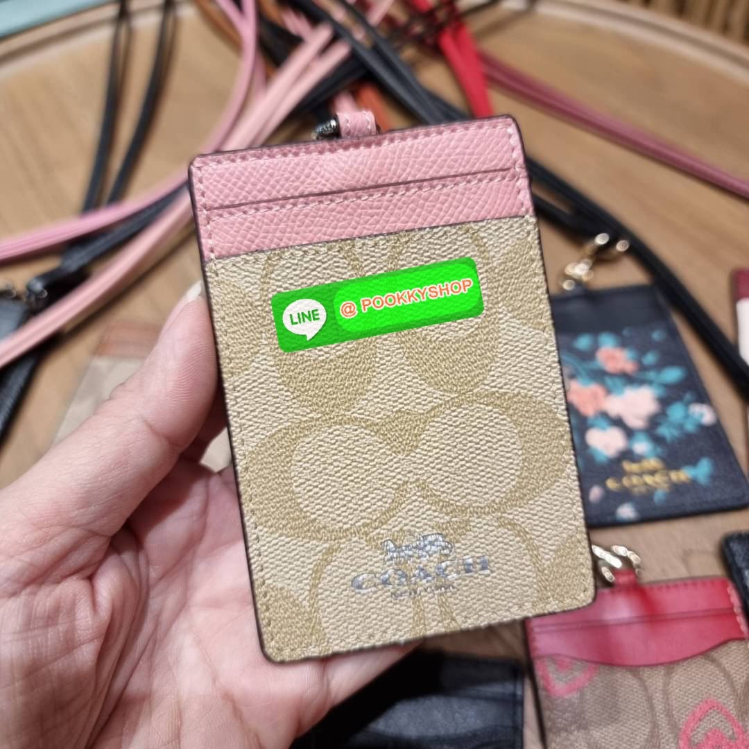 กระเป๋าใส่บัตรคล้องคอ Coach card holder ราคาพิเศษสุดๆ!!! ของหายาก!! ง่ายๆแบบไม่ธรรมดา!! คลาสสิคแต่มีดีเทลโดดเด่น!! กระเป๋าถนอมบัตร พร้อมสายคล้องคอ ดีไซน์ลวดลายสวย ดูดีทุกแบบ ใช้งานง่าย พกพาสะดวก จะใส่บัตรพนักงาน บัตรเครดิต บัตรปชช. ใบขับขี่ และบัตรอื่นๆที