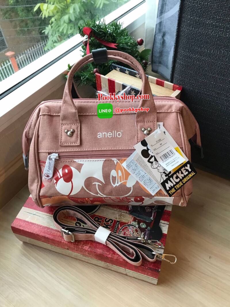 ANELLO MICKEY LIMITED EDITION REGULAR SHOULDER BAG DT-G002 รุ่นลิมิตเตทจาก Mickey90’s มาในรูปแบบ2way สไตล์Boston วาดลวดลายและสีสันแล้วสกรีนลายลงบนเนื้อผ้า สีสันตัวการ์ตูนแมทช์เข้ากับกระเป๋า ยังมีซับในพิมพ์ลายมิ้กกี้พิเศษสำหรับคอลเลคชันนี้เท่านั้นคร้า!!