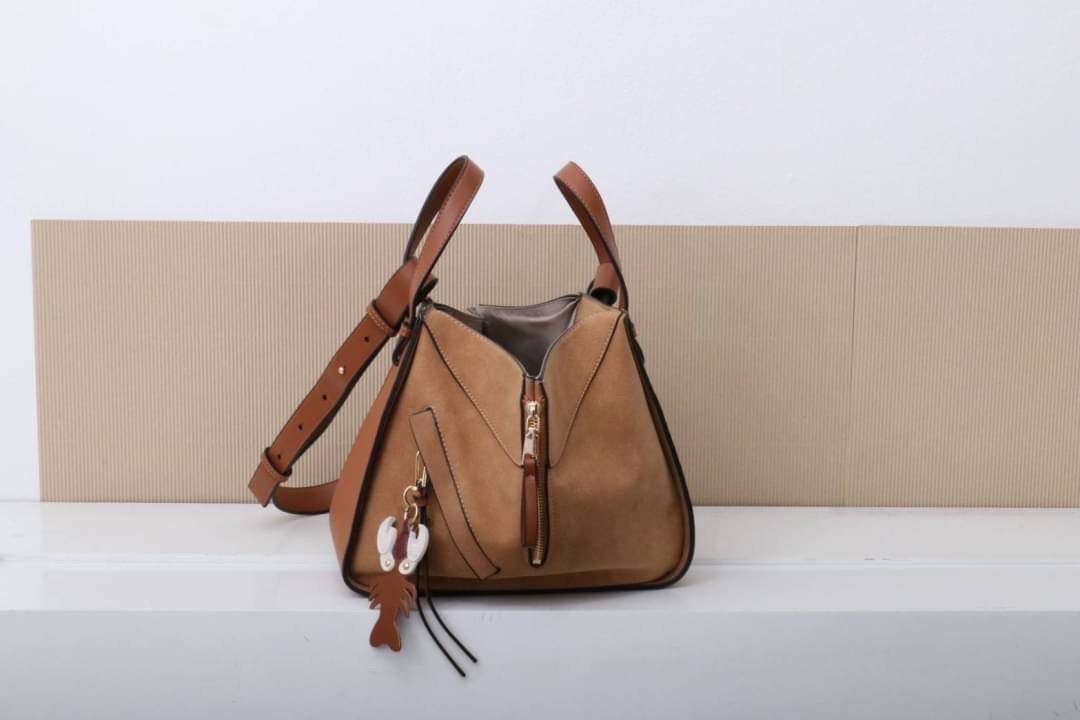 มาอีกรอบละจร้าาา Hammock รุ่นนี้ถามกันไม่เลิก เลยตั้งใจผลิตมาอีกครั้ง สวยๆทุกสี งายดีสวยเนี๊ยบทรงแป๊ะมาก พิเศษ..เลยจร้า แถมฟรี !! ตัวห้อยกุ้งน้อย เพิ่มความโดดเด่นขึ้นไปอีก ... งานนี้รับรองไม่ผิดหวัง ดีเทลรายละเอียดสวยมาก