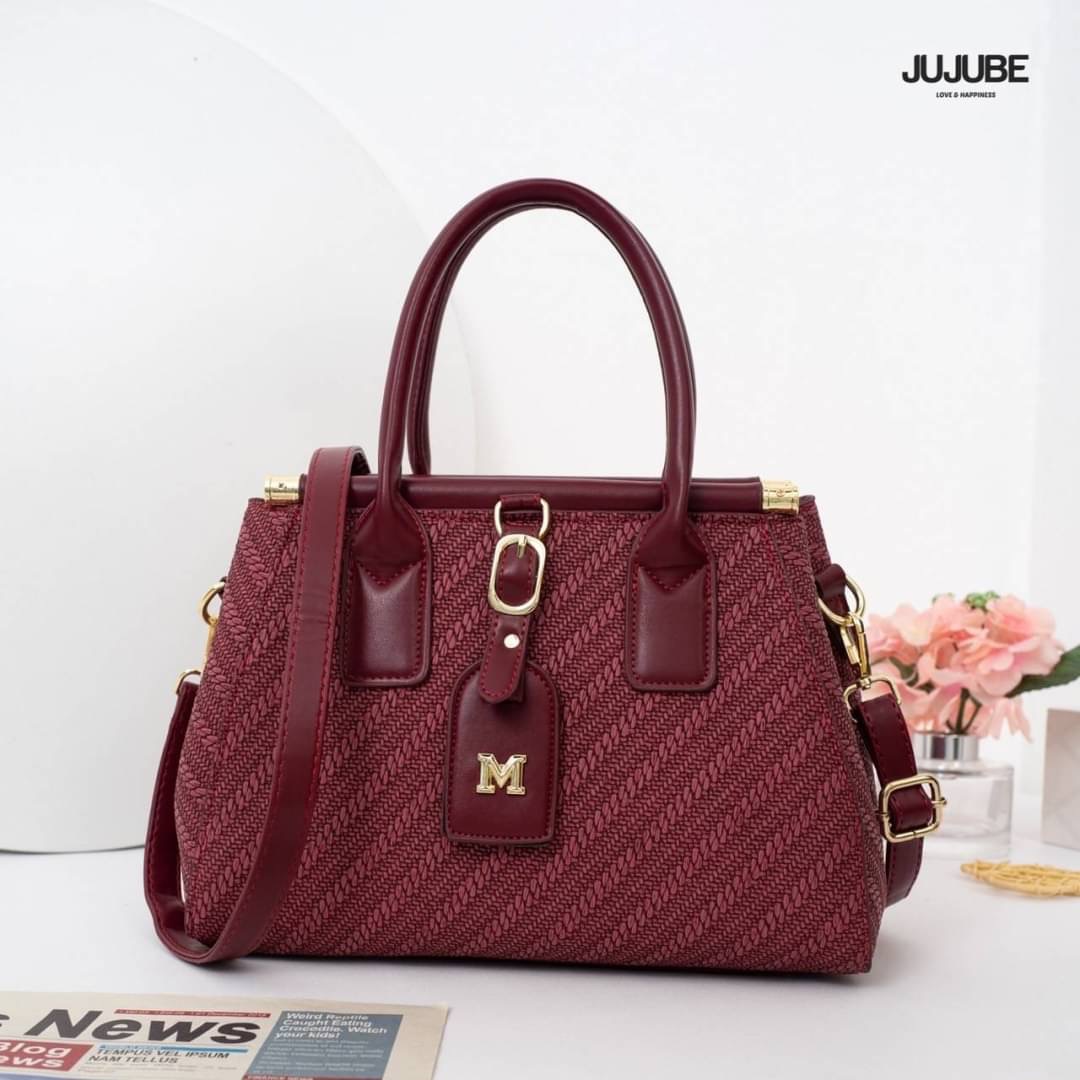 กระเป๋าสะพายข้างผู้หญิง แบรนด์ jujube ใบใหญ่ งานมี 3 ช่อง จุของได้เยอะมาก